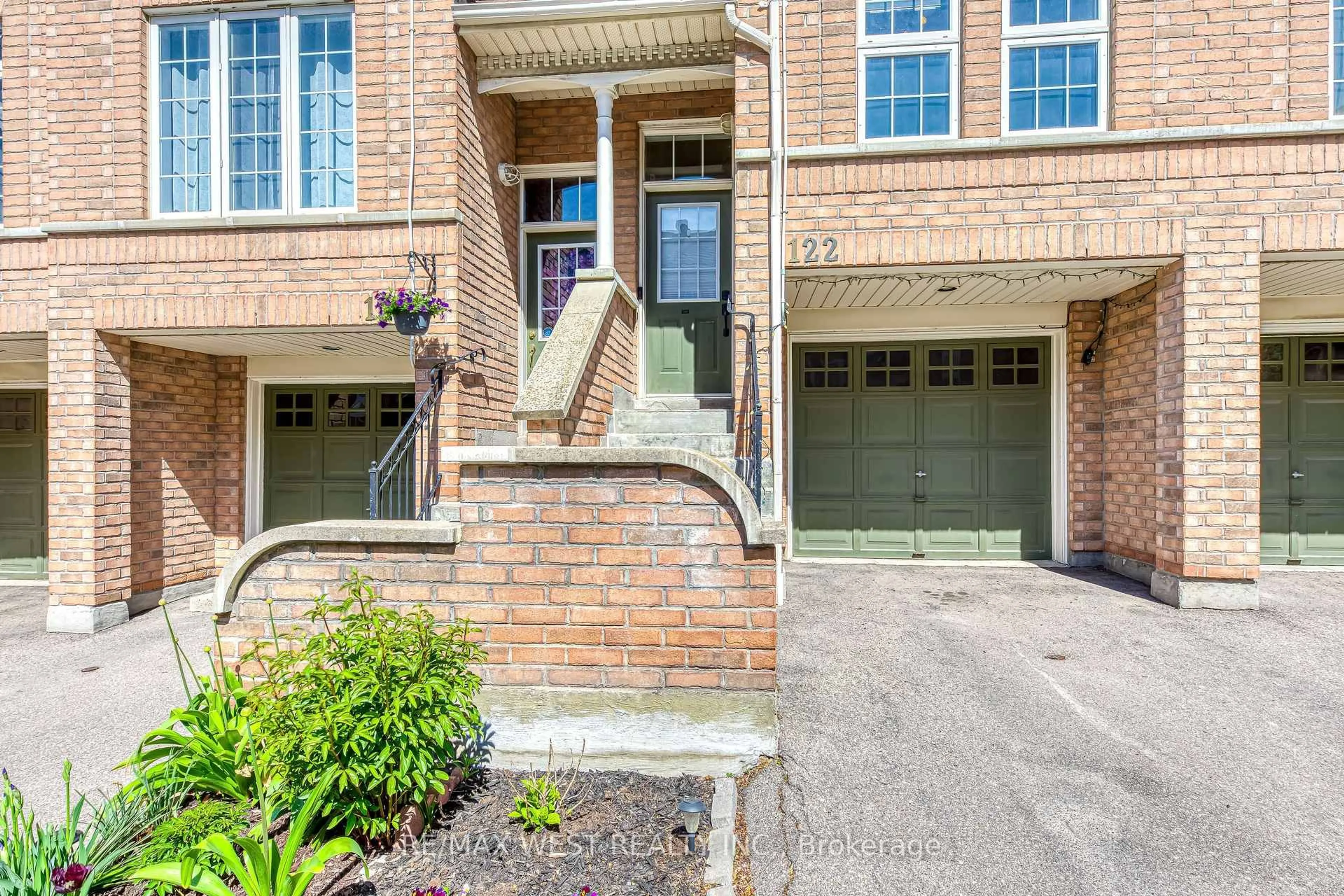 Home with brick exterior material, street for 50 Strathaven Dr #122, Mississauga Ontario L5R 4E7