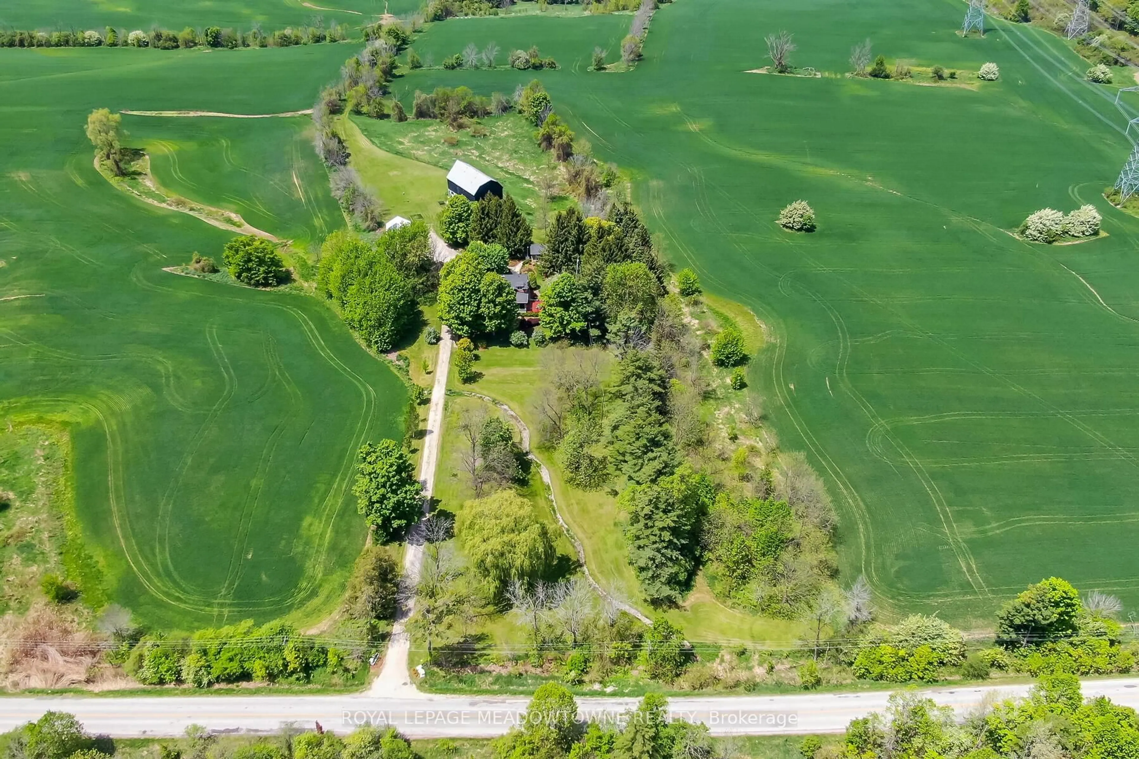 A pic from outside/outdoor area/front of a property/back of a property/a pic from drone, unknown for 10319 15 Sdrd, Halton Hills Ontario L7G 4S6
