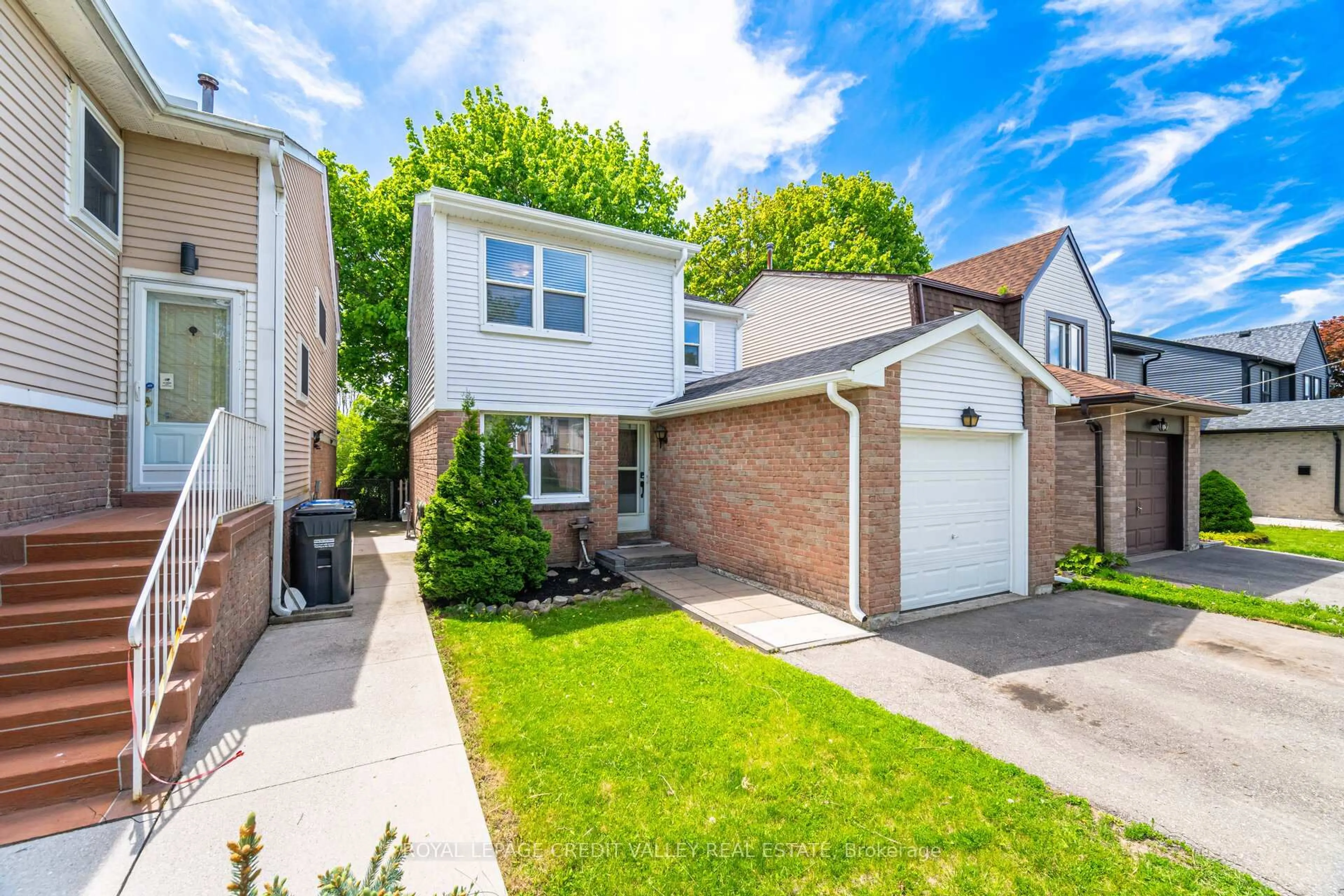 A pic from outside/outdoor area/front of a property/back of a property/a pic from drone, street for 76 Majestic Cres, Brampton Ontario L6S 3N2