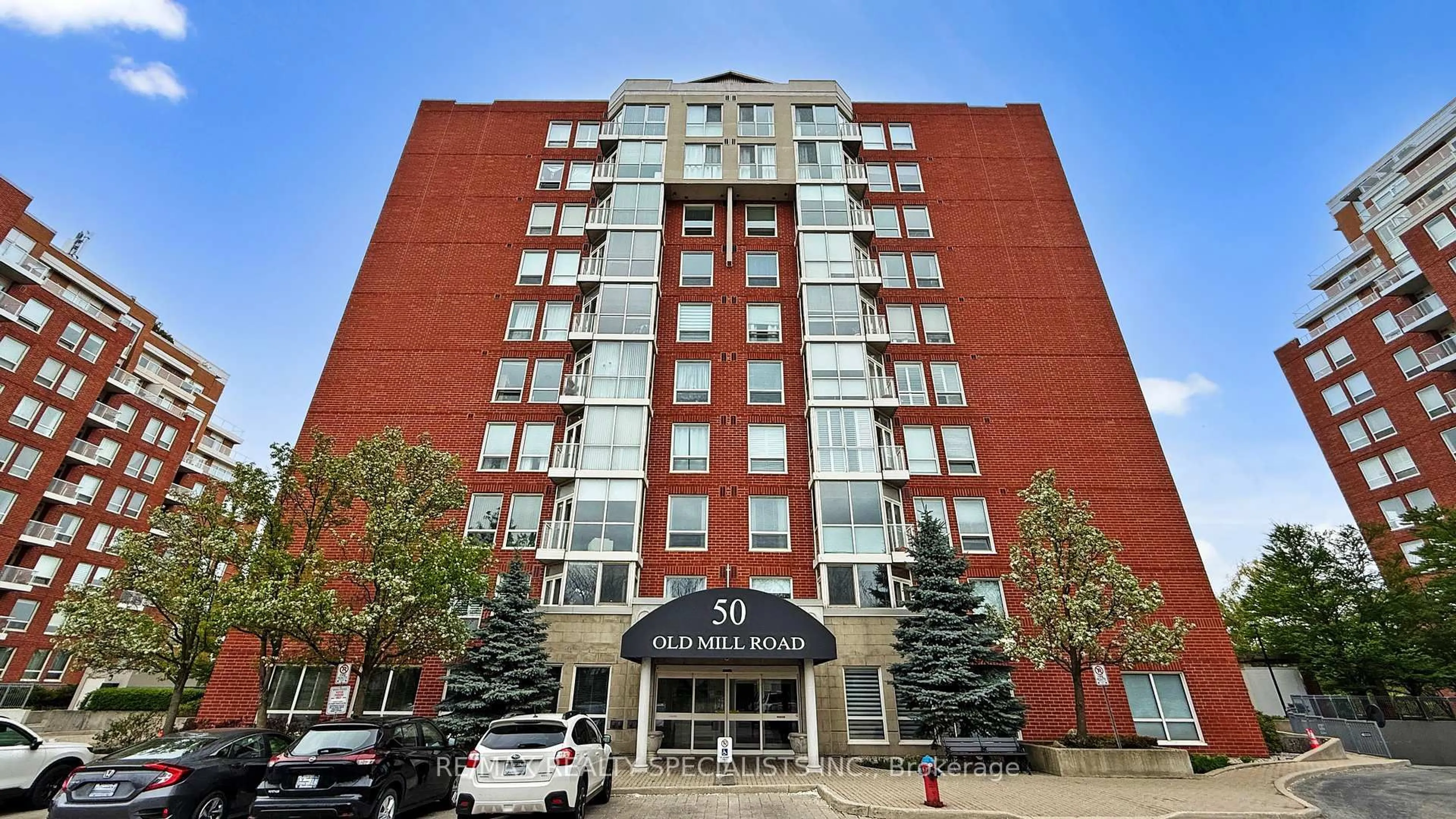 Indoor foyer for 50 Old Mill Rd #608, Oakville Ontario L6J 7W1