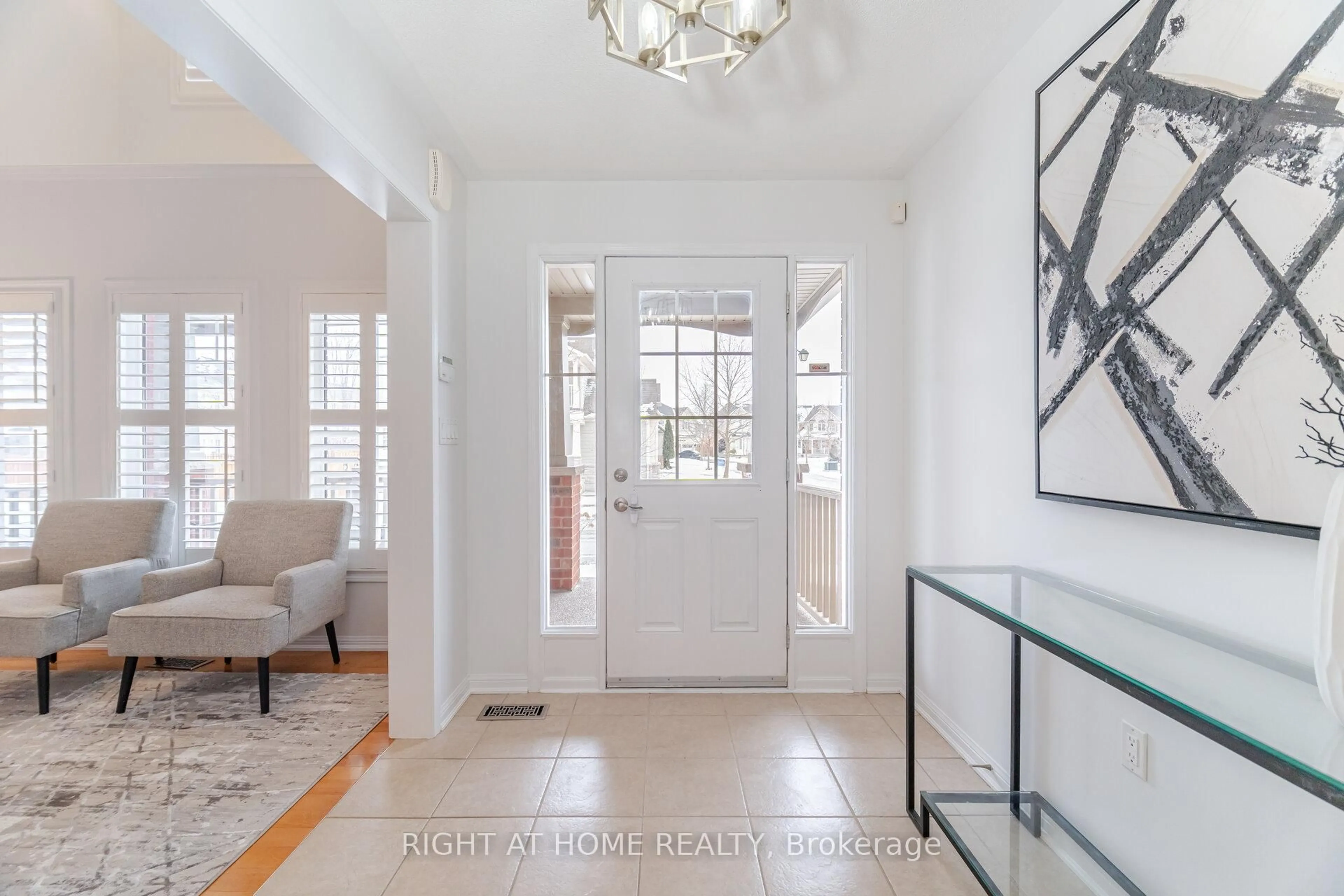 Indoor entryway for 820 Rayner Crt, Milton Ontario L9T 0N8