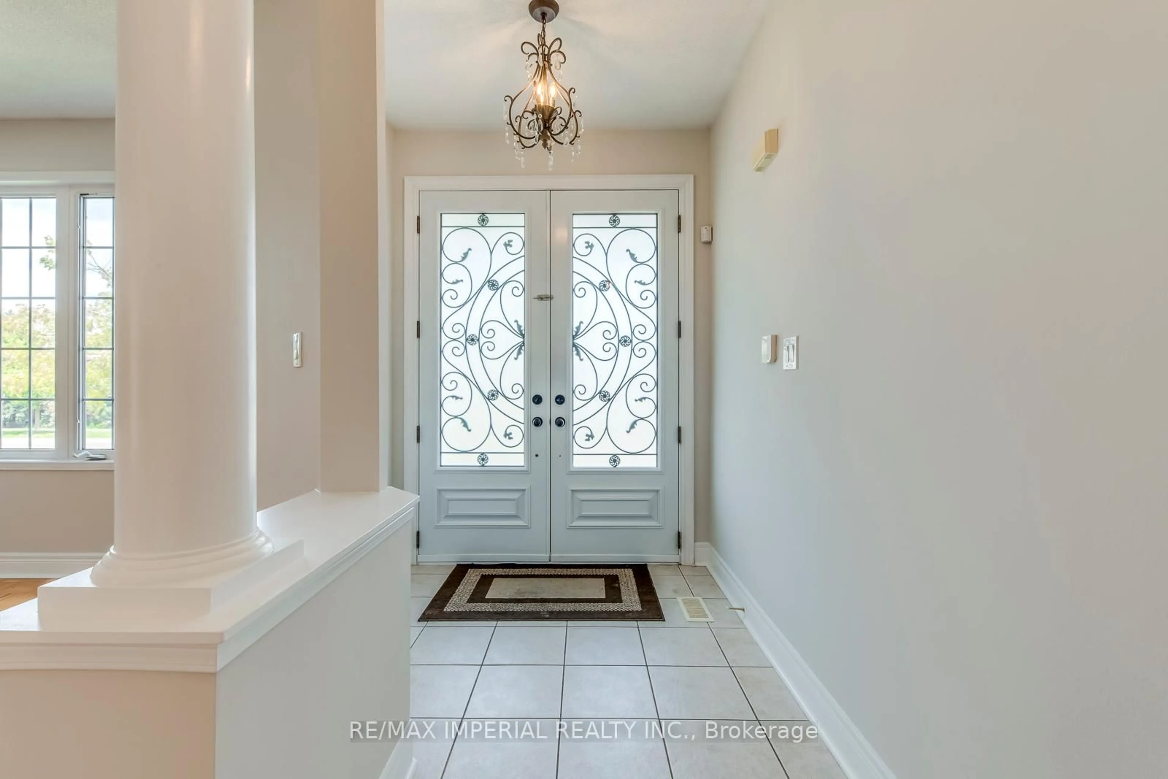 Indoor entryway for 4916 Huron Heights Dr, Mississauga Ontario L4Z 4H8