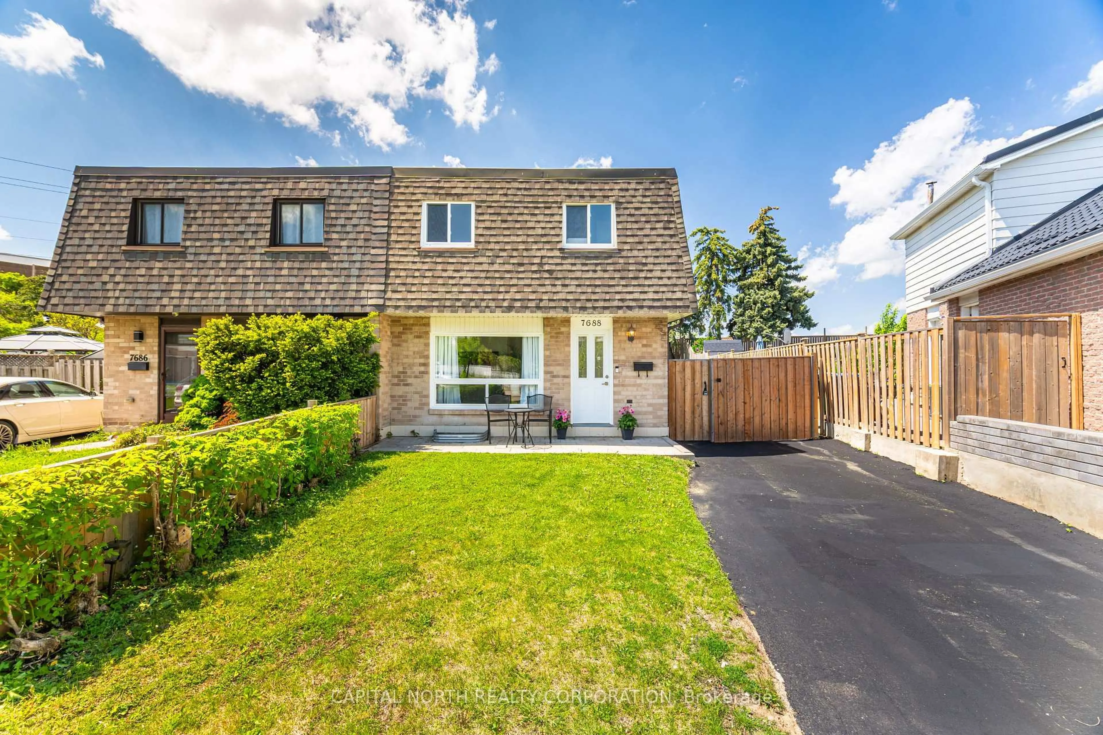 A pic from outside/outdoor area/front of a property/back of a property/a pic from drone, street for 7688 Benavon Rd, Mississauga Ontario L4T 3G3