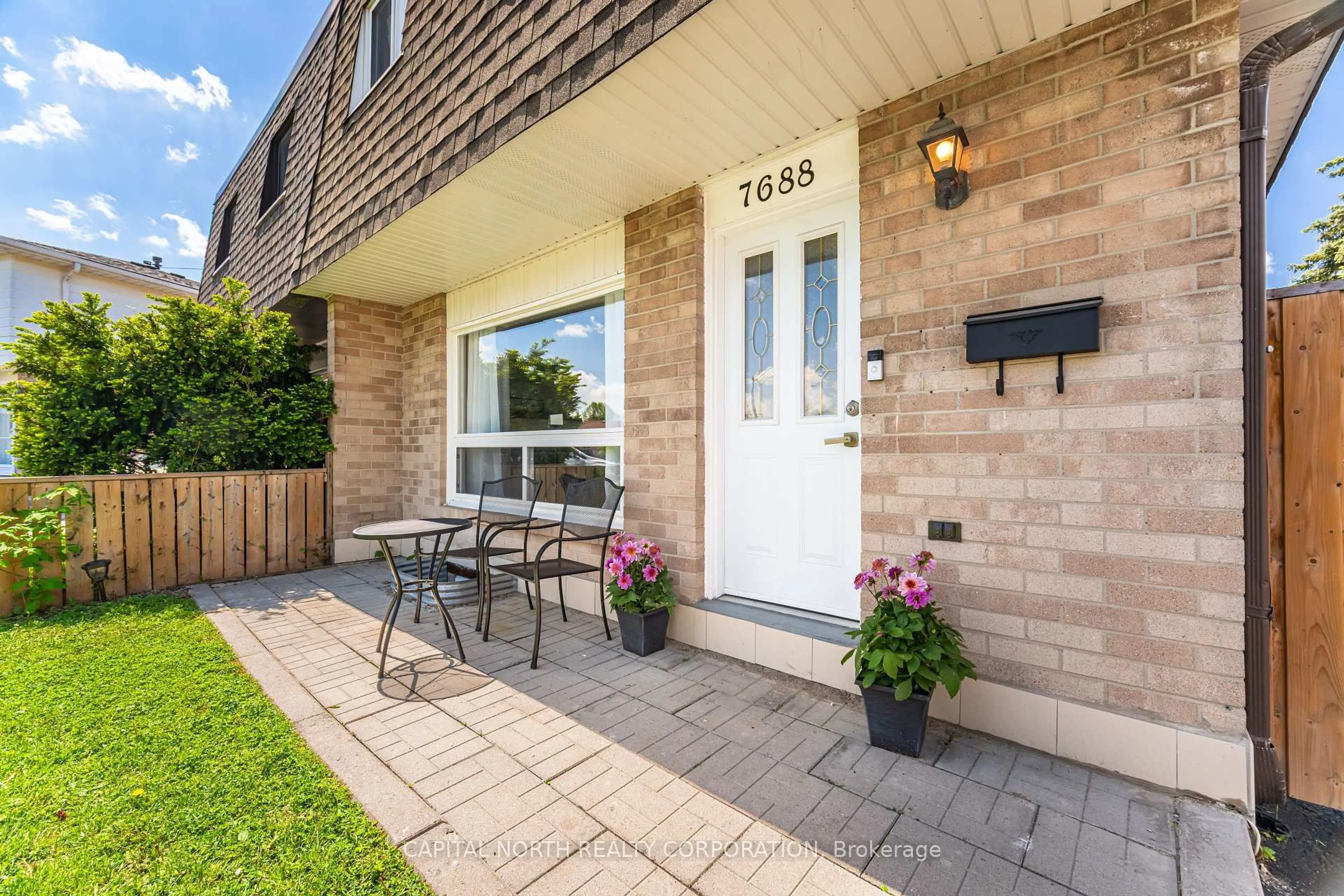 Patio, street for 7688 Benavon Rd, Mississauga Ontario L4T 3G3