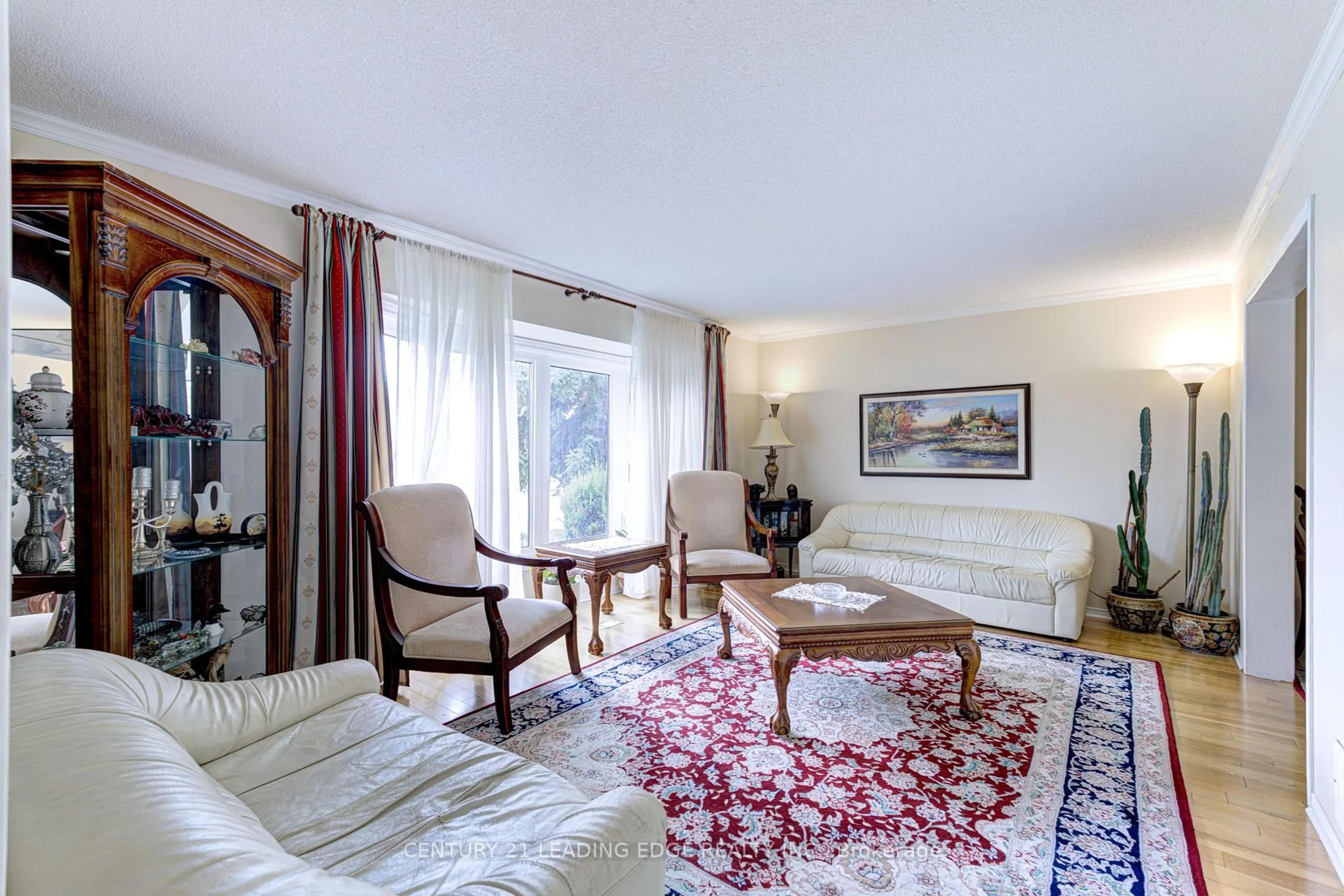 Living room with furniture, unknown for 3281 FOLKWAY Dr, Burlington Ontario L7M 3J2