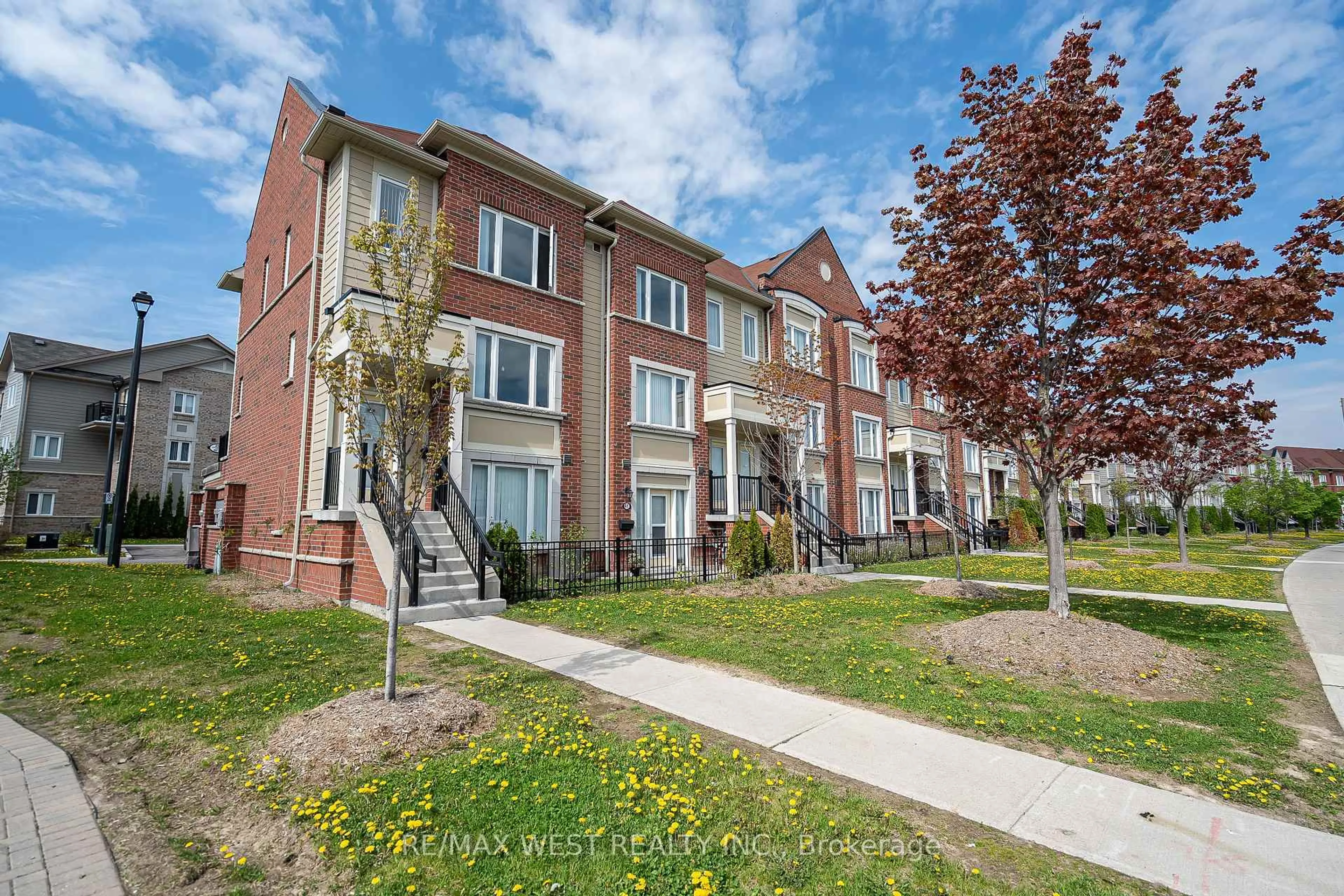 A pic from outside/outdoor area/front of a property/back of a property/a pic from drone, street for 250 Sunny Meadow Blvd #41, Brampton Ontario L6X 3Y6