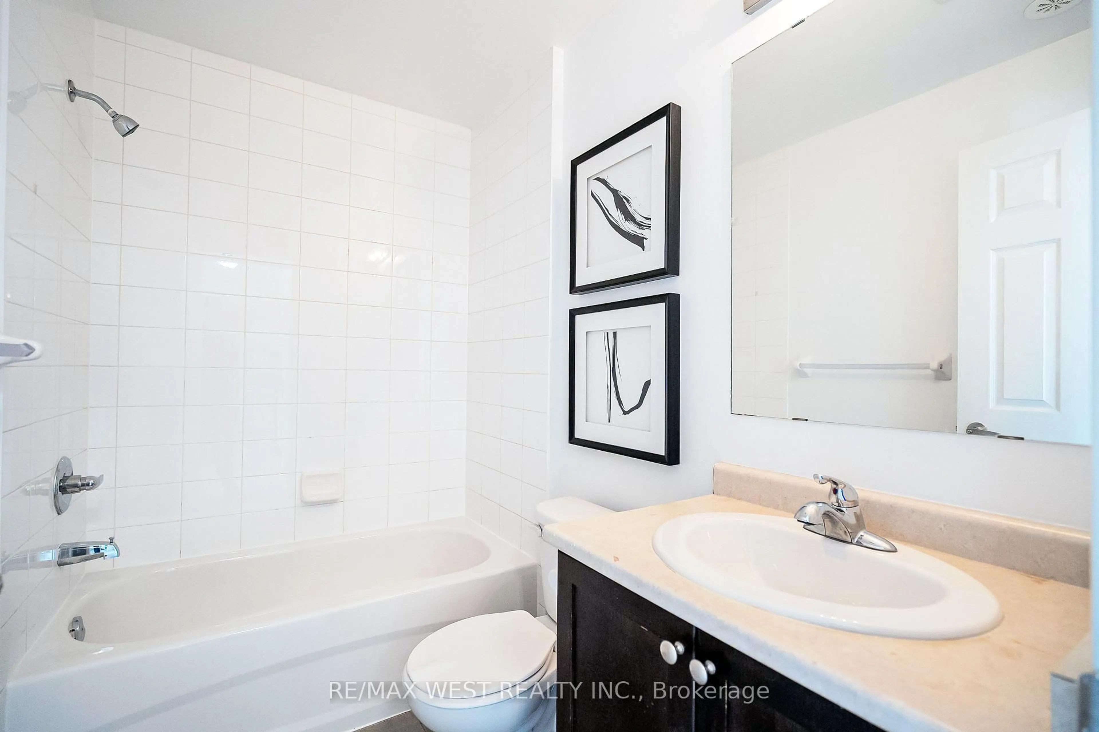 Standard bathroom, ceramic/tile floor for 250 Sunny Meadow Blvd #41, Brampton Ontario L6X 3Y6