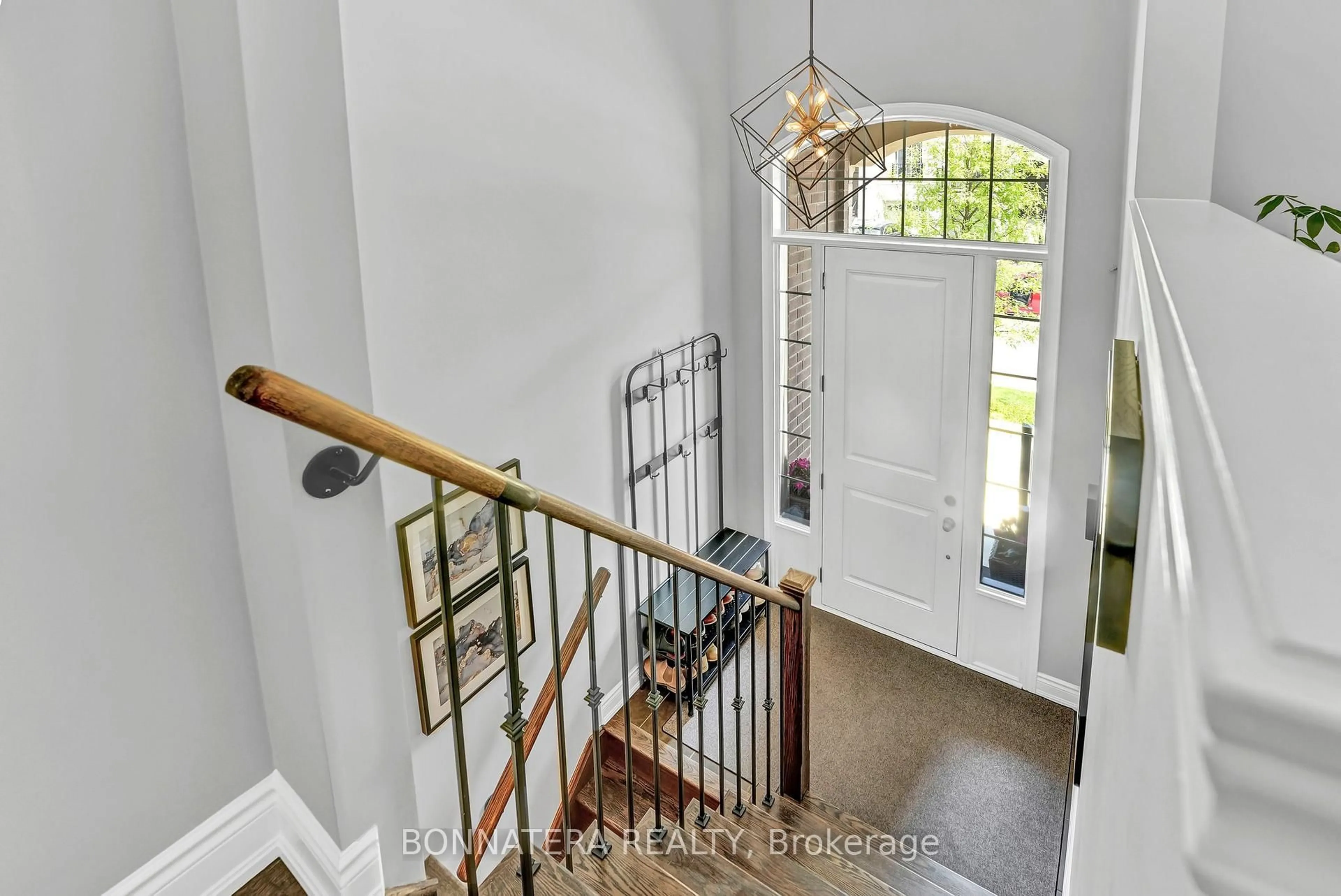 Indoor entryway for 10 Augustus Terr #103, Toronto Ontario M8Z 0E4