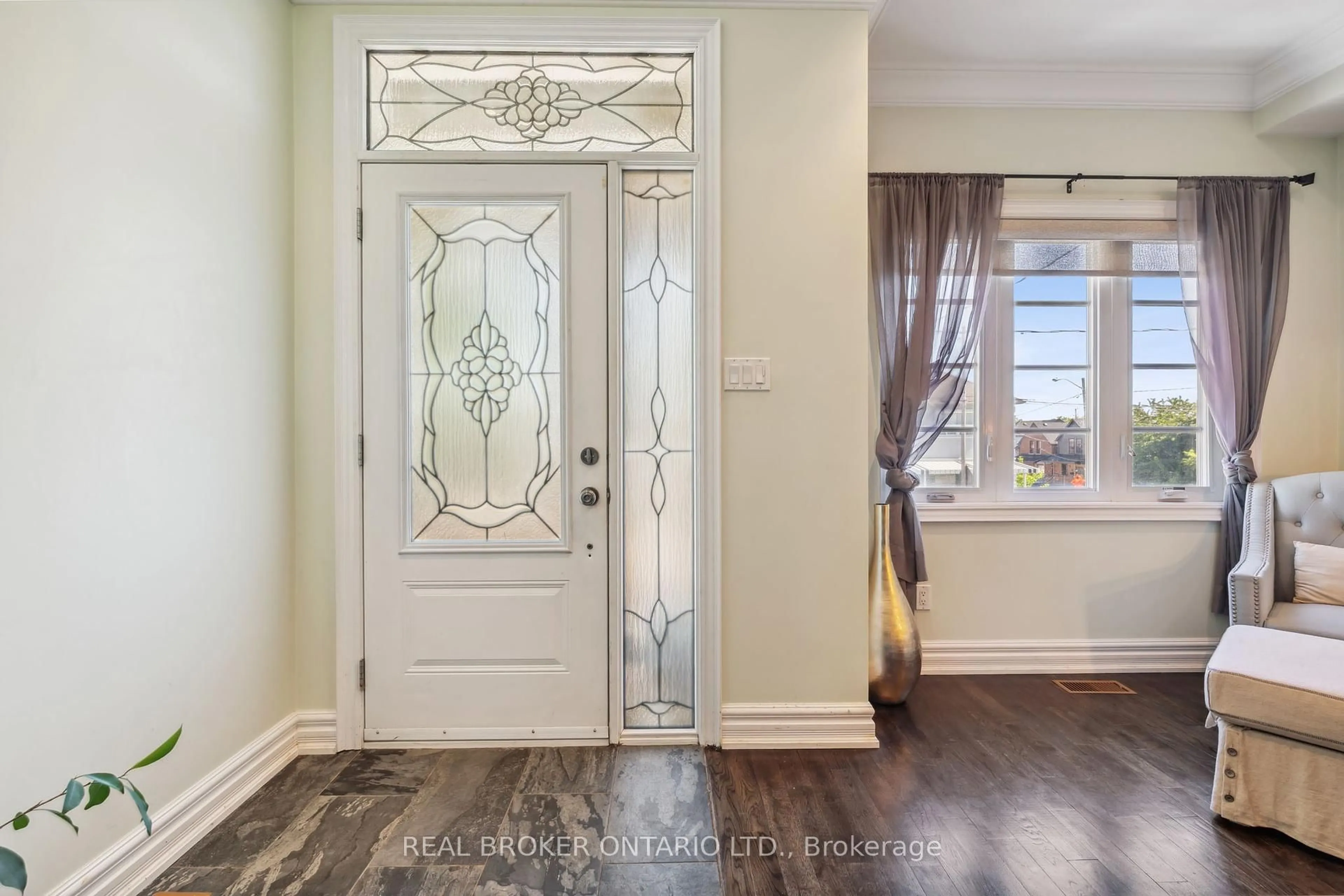 Indoor entryway for 14 Teignmouth Ave, Toronto Ontario M6E 1S5