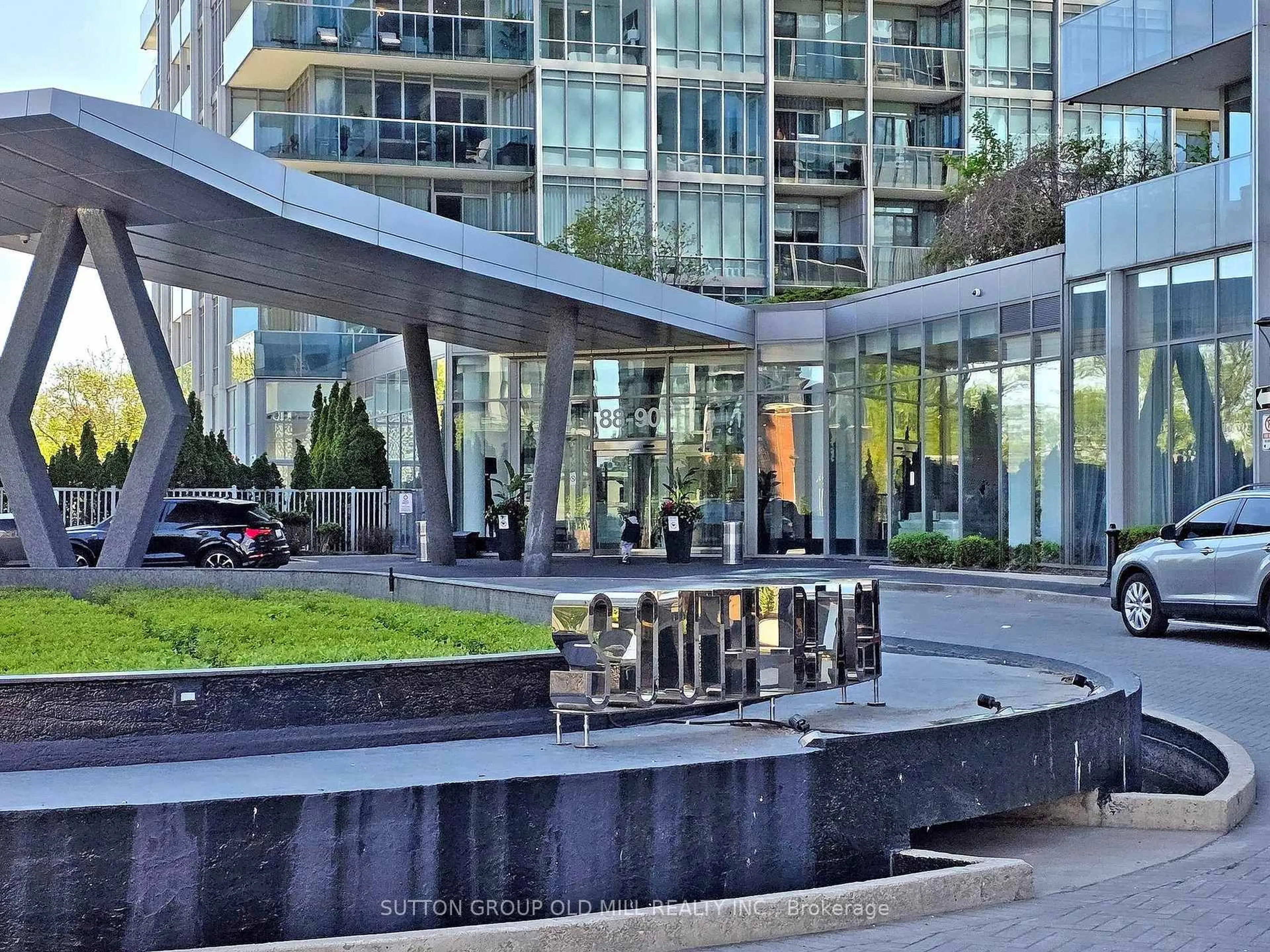 Indoor foyer for 90 Park Lawn Rd #1205, Toronto Ontario M8Y 0B6