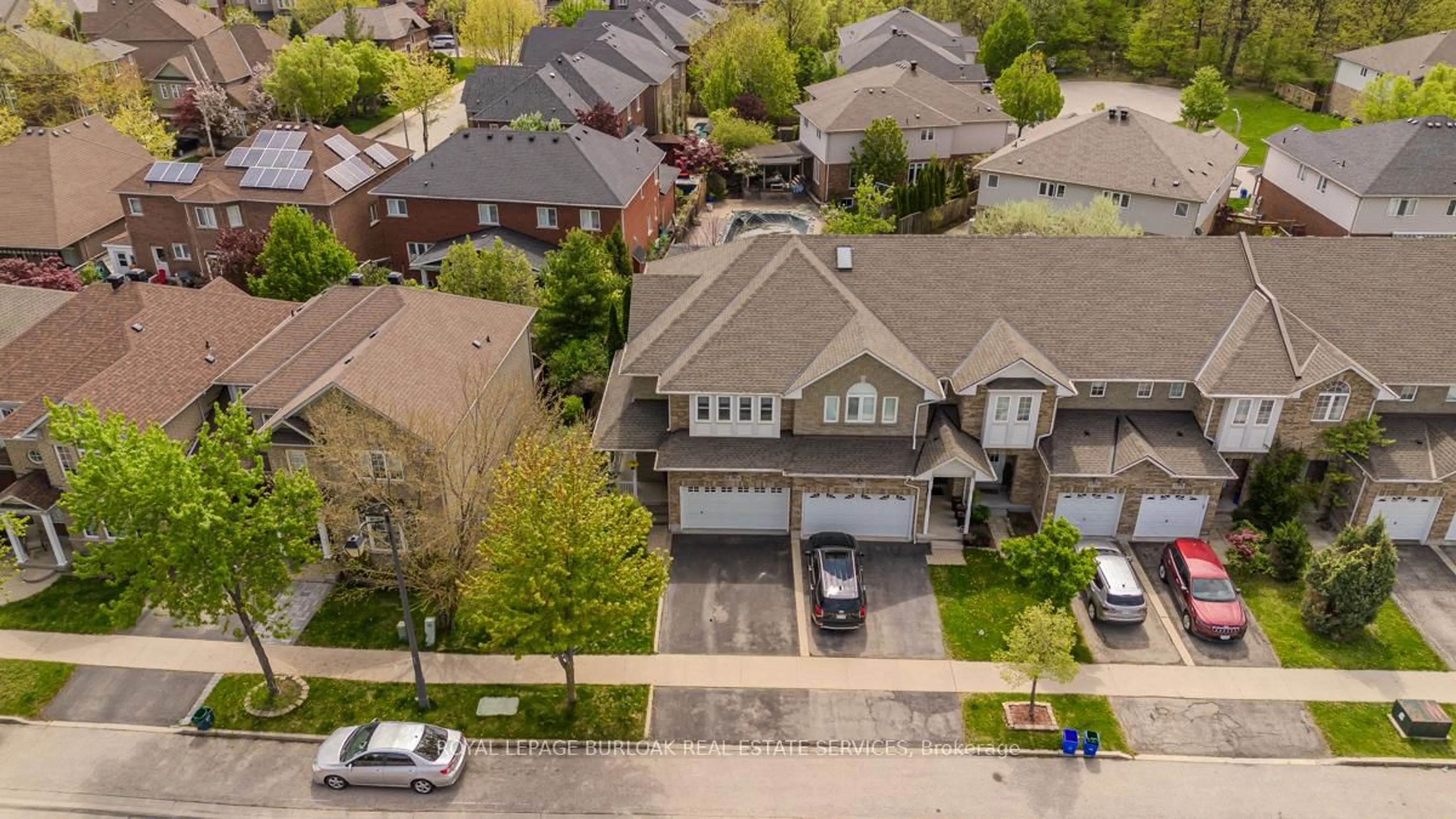 A pic from outside/outdoor area/front of a property/back of a property/a pic from drone, street for 5334 Dryden Ave, Burlington Ontario L7L 6Y7