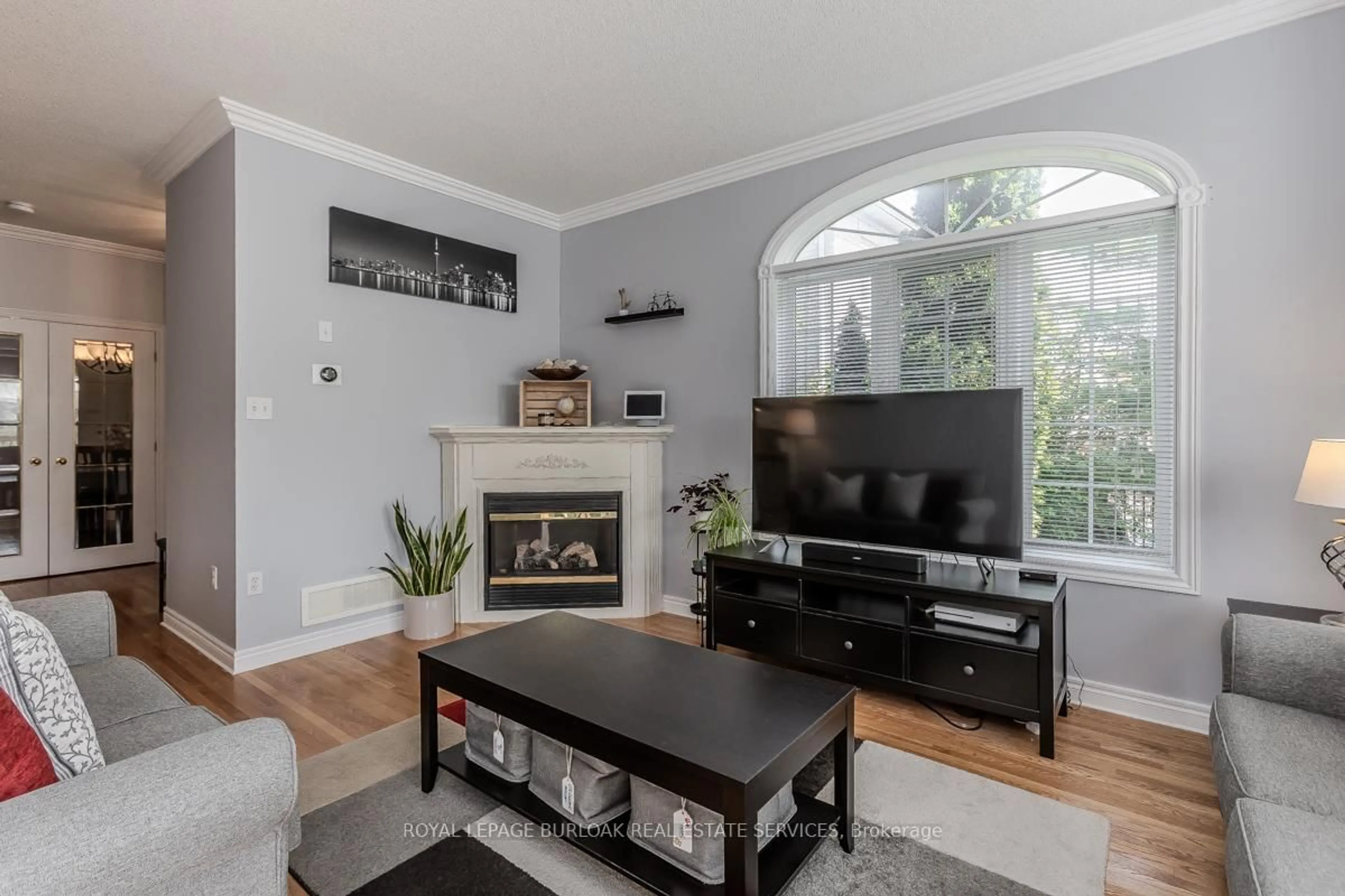 Living room with furniture, wood/laminate floor for 5334 Dryden Ave, Burlington Ontario L7L 6Y7