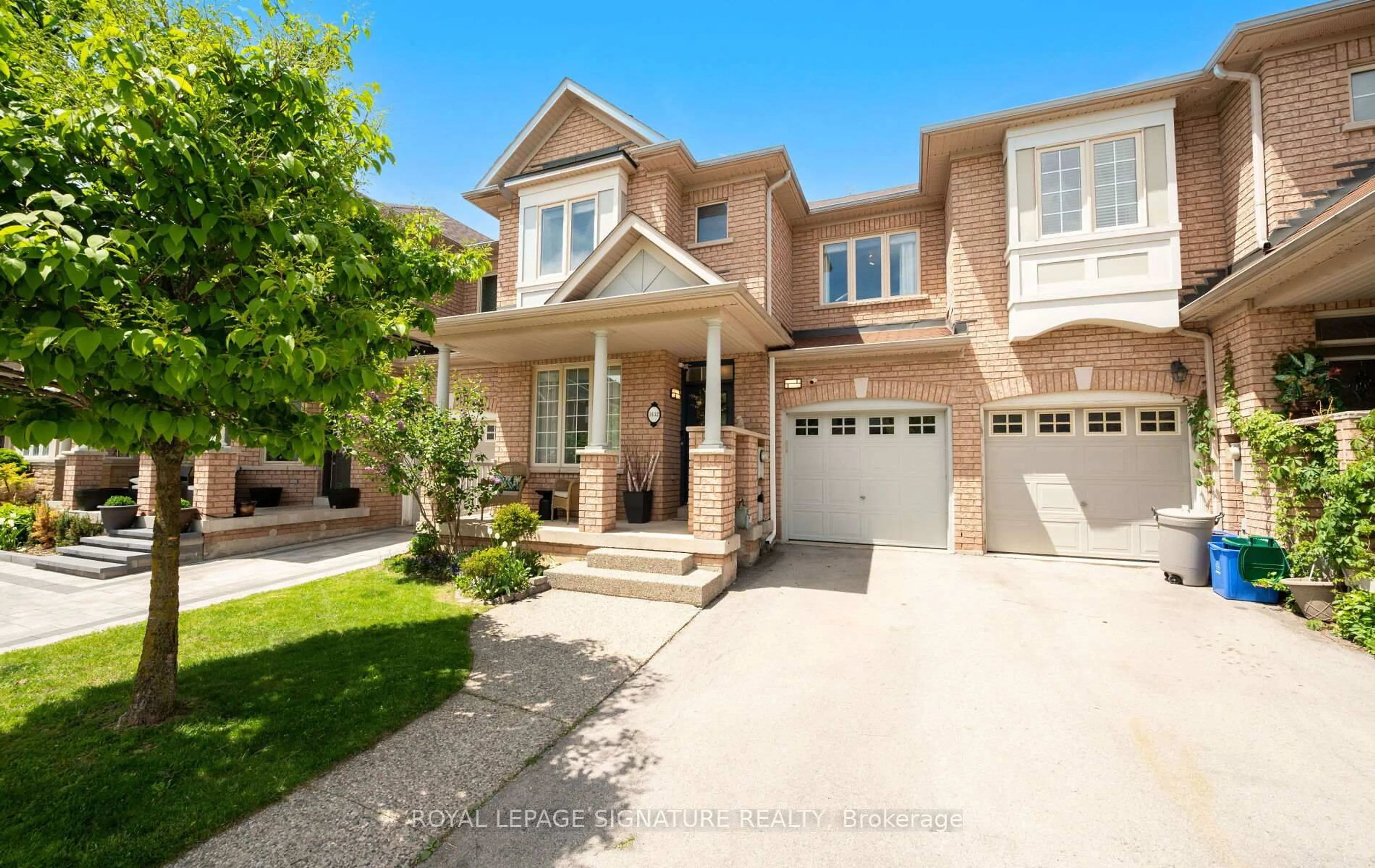 Home with brick exterior material, street for 3432 Robin Hill Circ, Oakville Ontario L6L 6X2