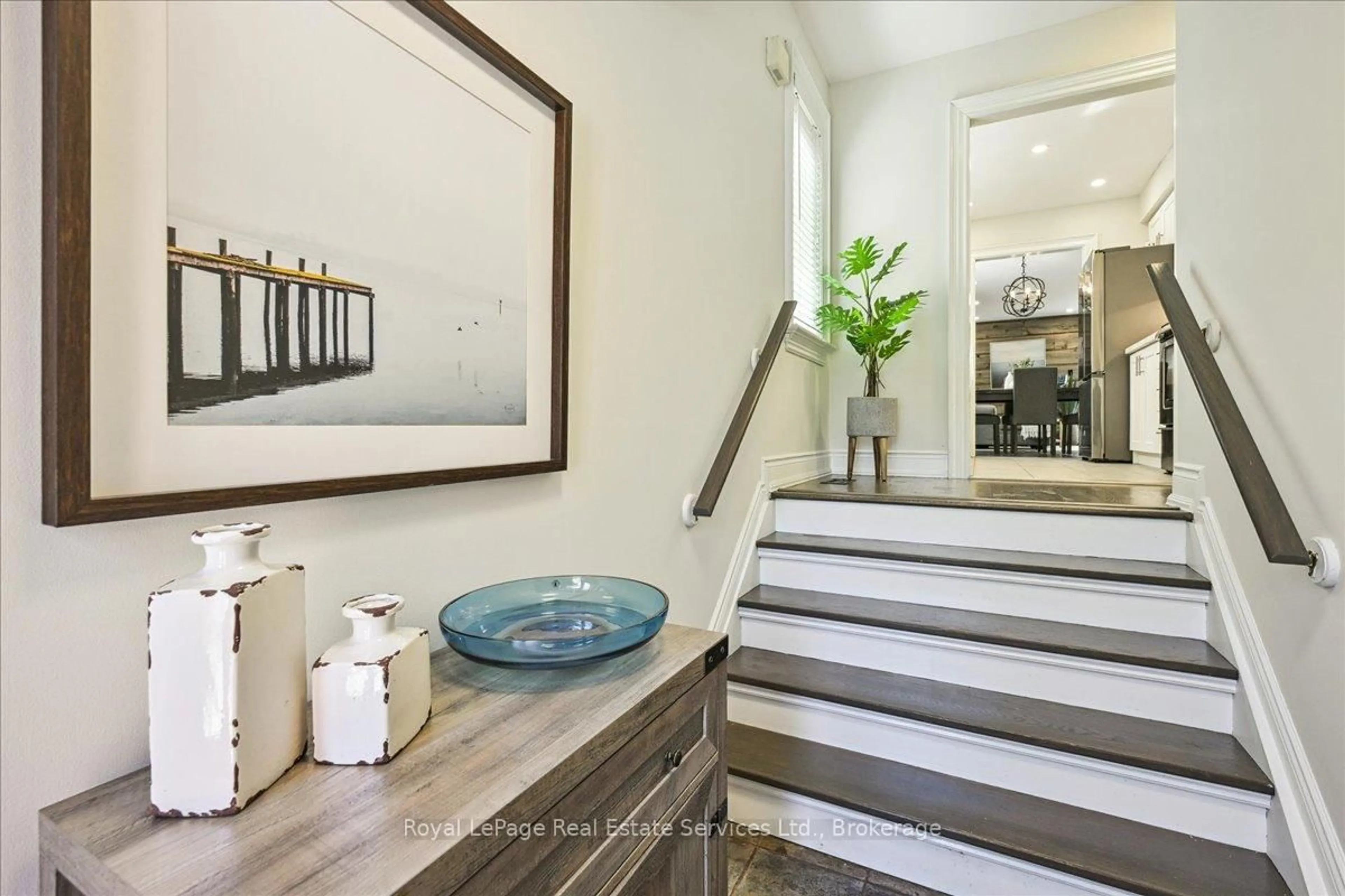 Contemporary bathroom, ceramic/tile floor for 1331 Treeland St, Burlington Ontario L7R 3T5