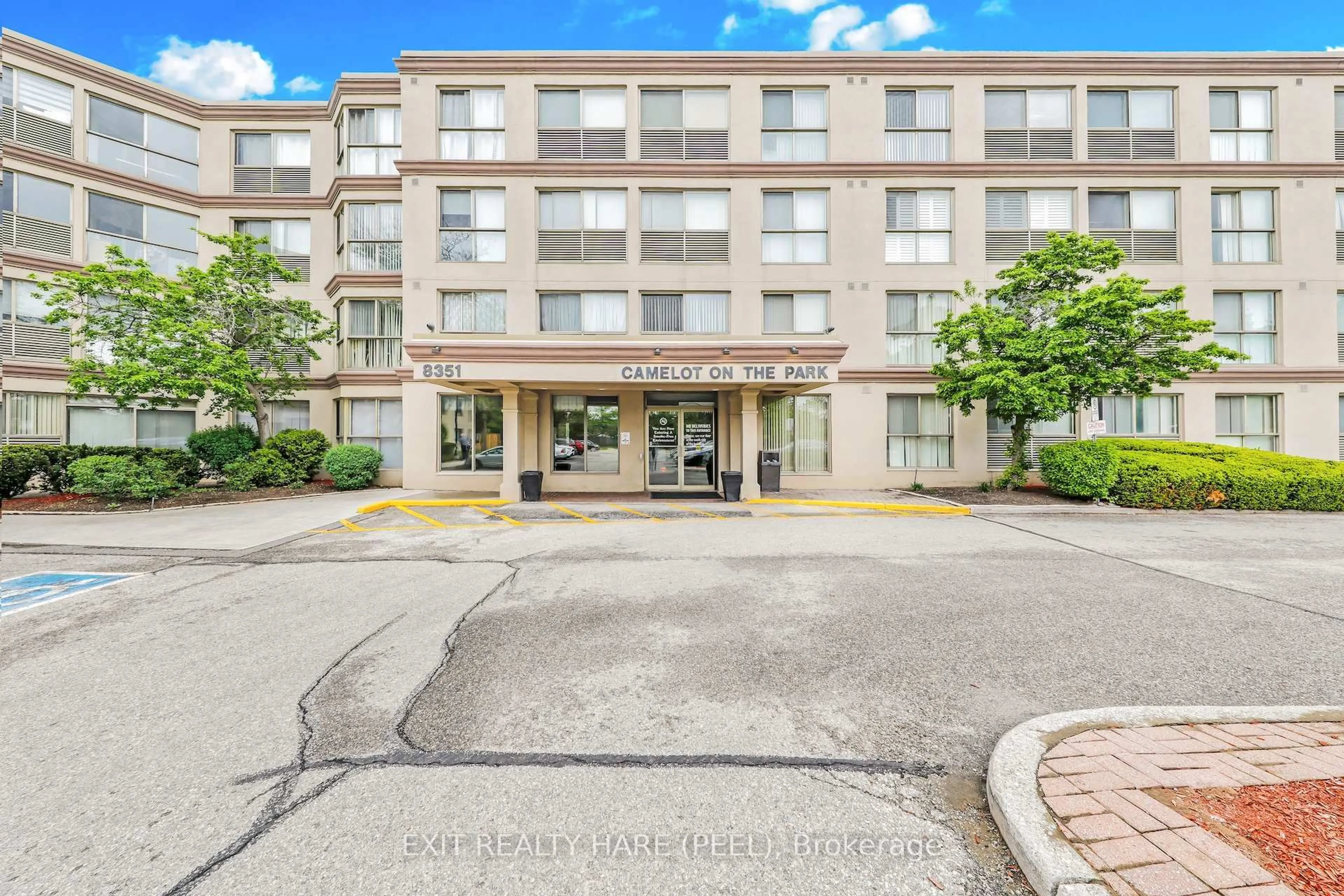 Indoor foyer for 8351 Mclaughlin Rd #208, Brampton Ontario L6Y 4H8