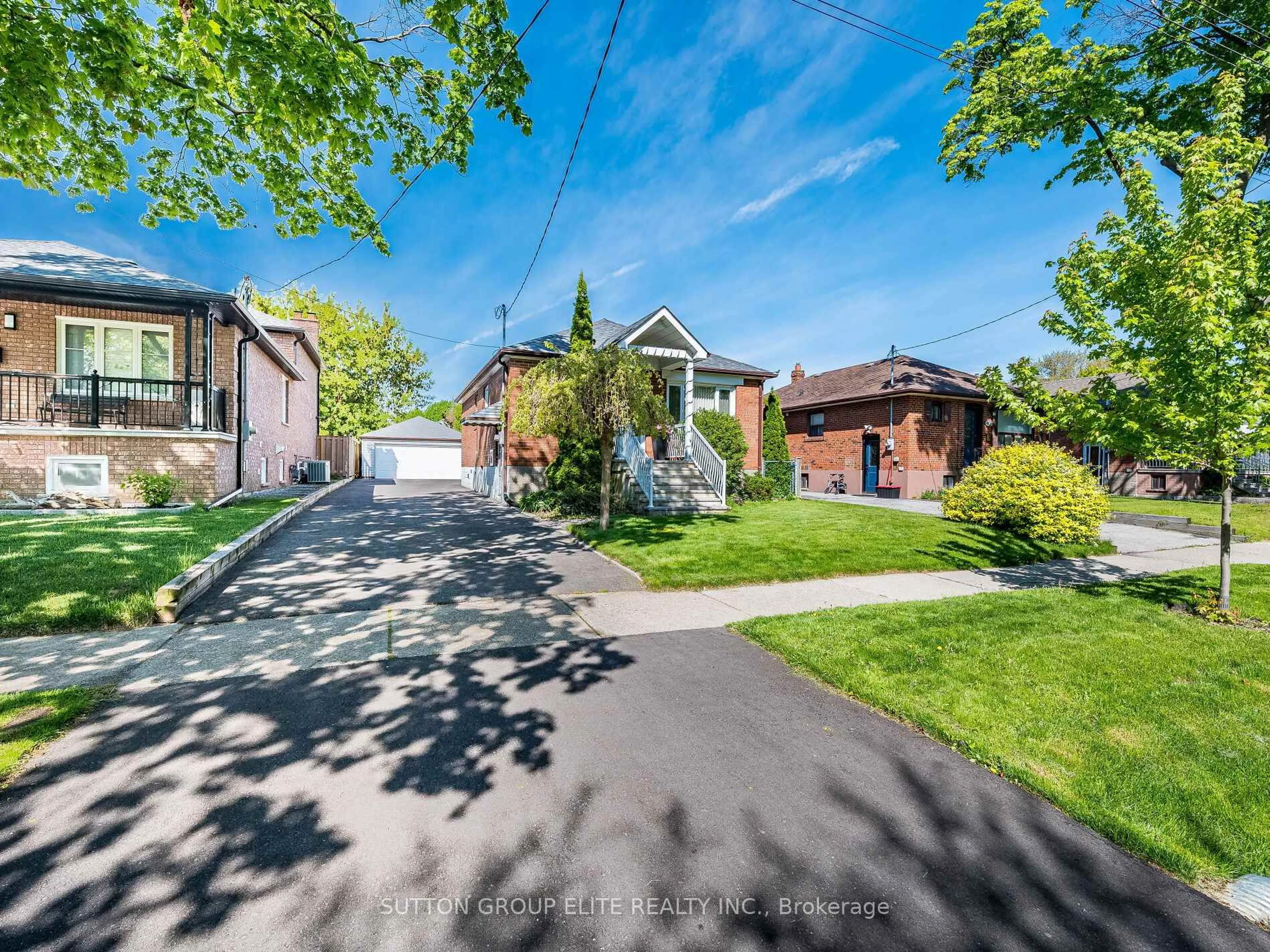 A pic from outside/outdoor area/front of a property/back of a property/a pic from drone, street for 46 Loma Rd, Toronto Ontario M8Z 3Z7