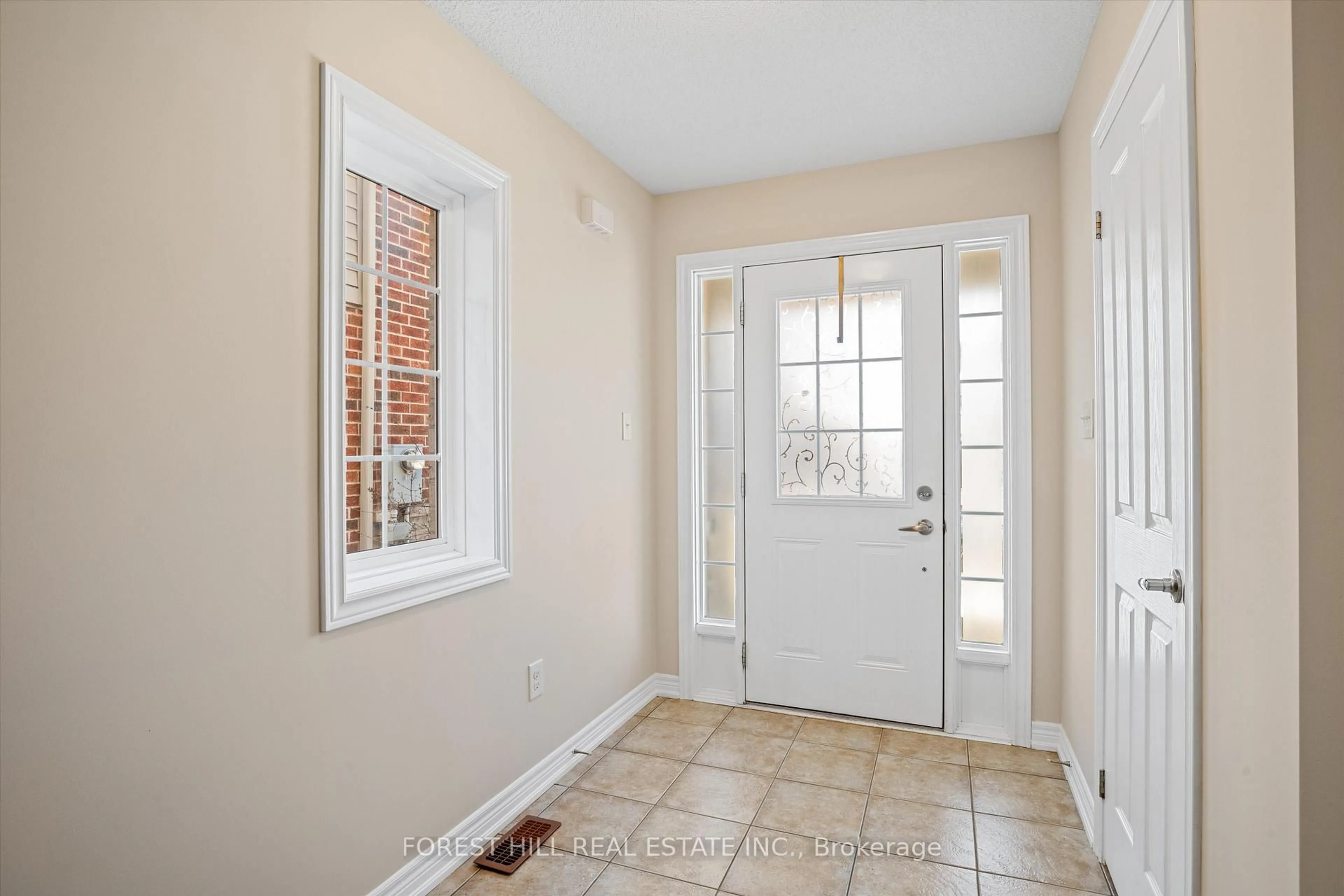 Indoor entryway for 4630 Keystone Cres, Burlington Ontario L7M 0M8
