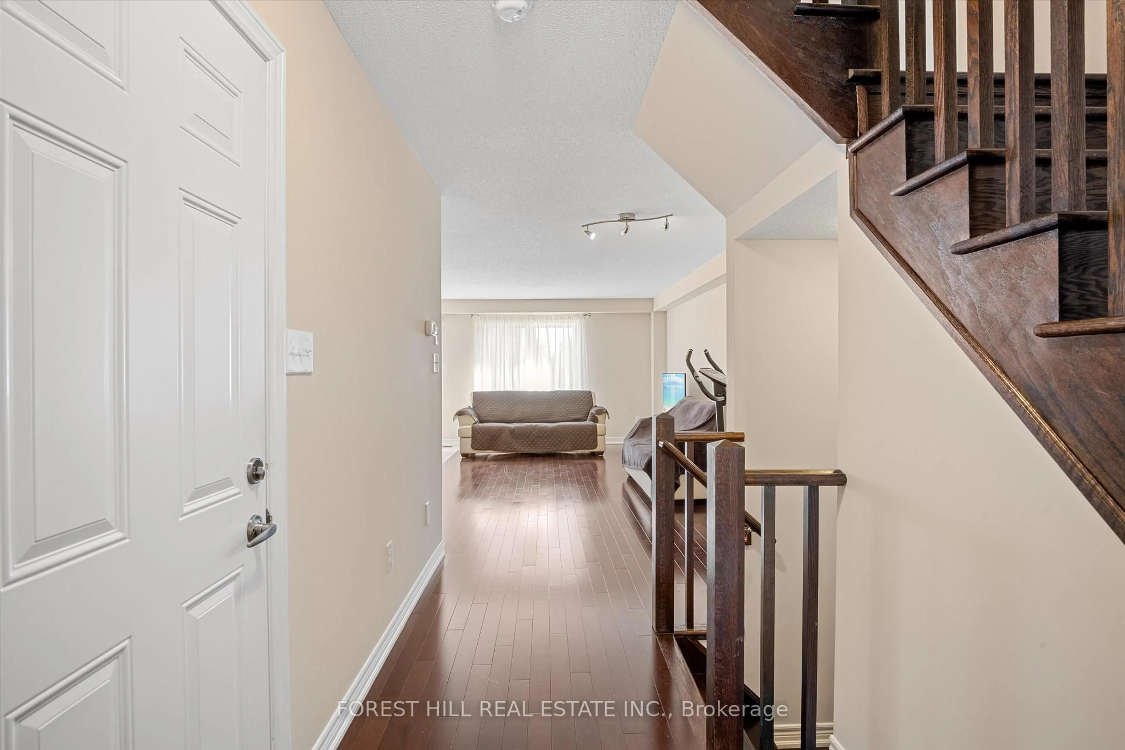 Indoor entryway for 4630 Keystone Cres, Burlington Ontario L7M 0M8