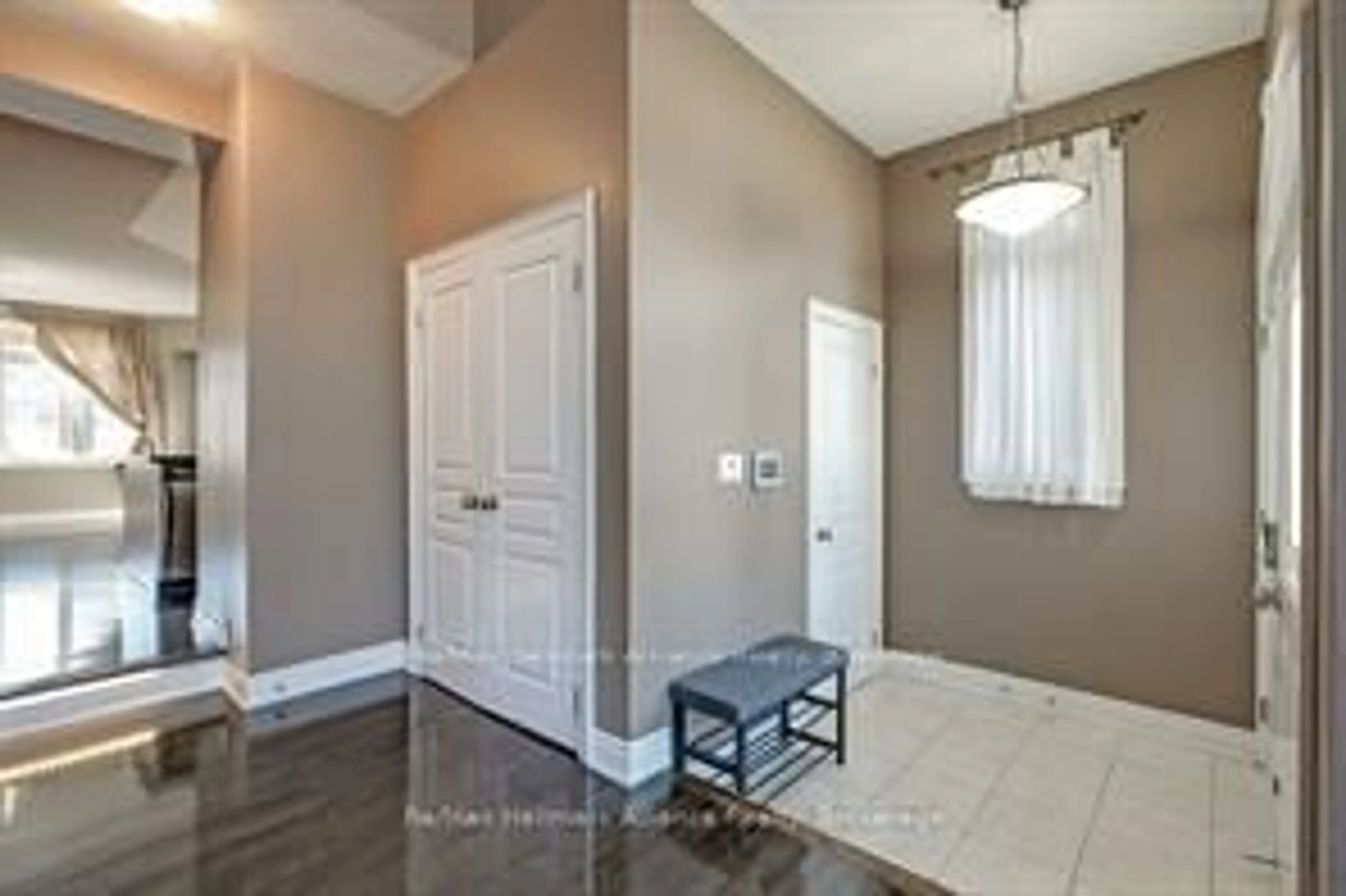 Indoor entryway for 2240 Blackbird Crt, Oakville Ontario L6M 5E6