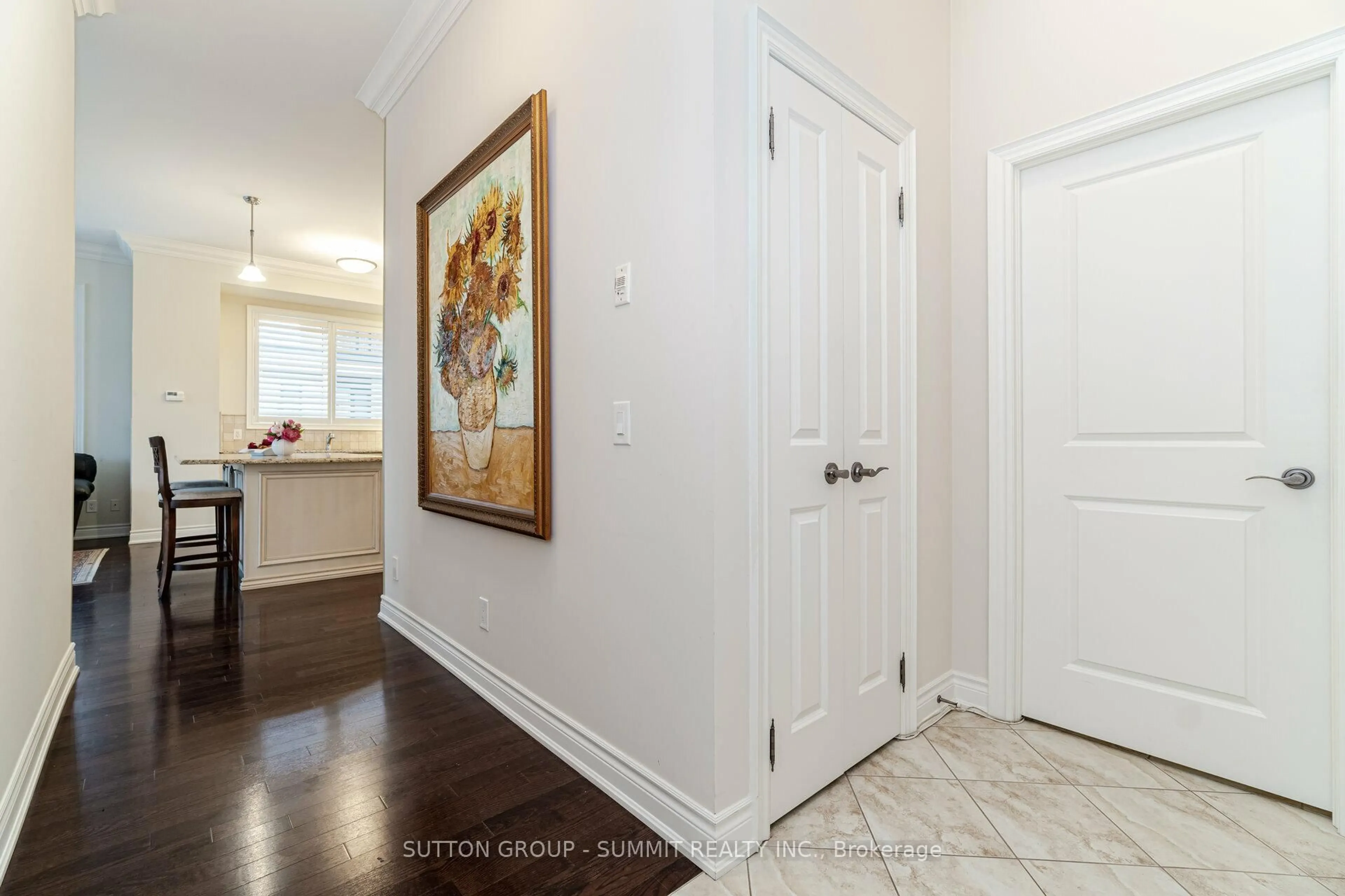 Indoor entryway for 60 Ann St #505, Caledon Ontario L7E 4G5