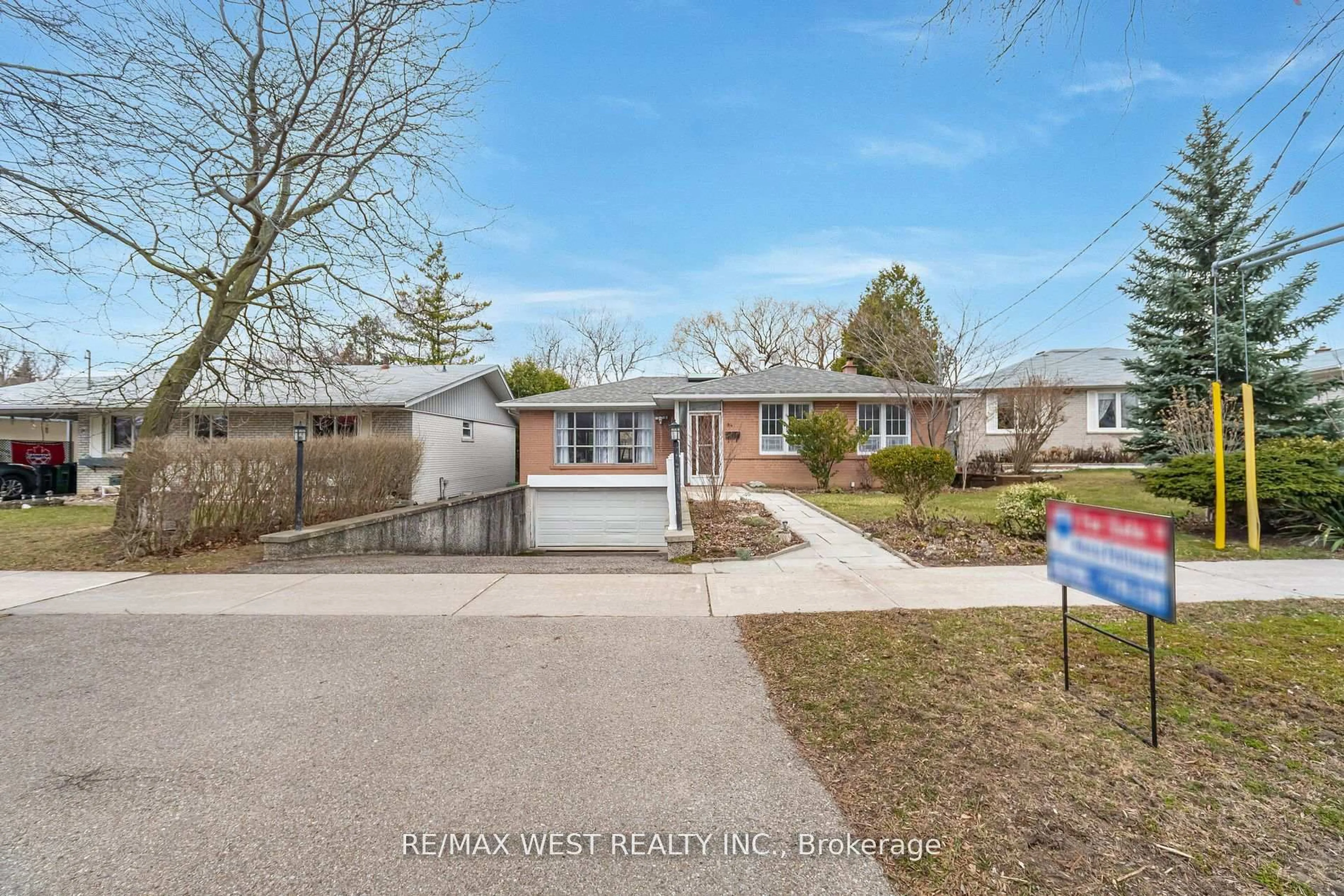 A pic from outside/outdoor area/front of a property/back of a property/a pic from drone, street for 94 Windhill Cres, Toronto Ontario M9M 1Y4