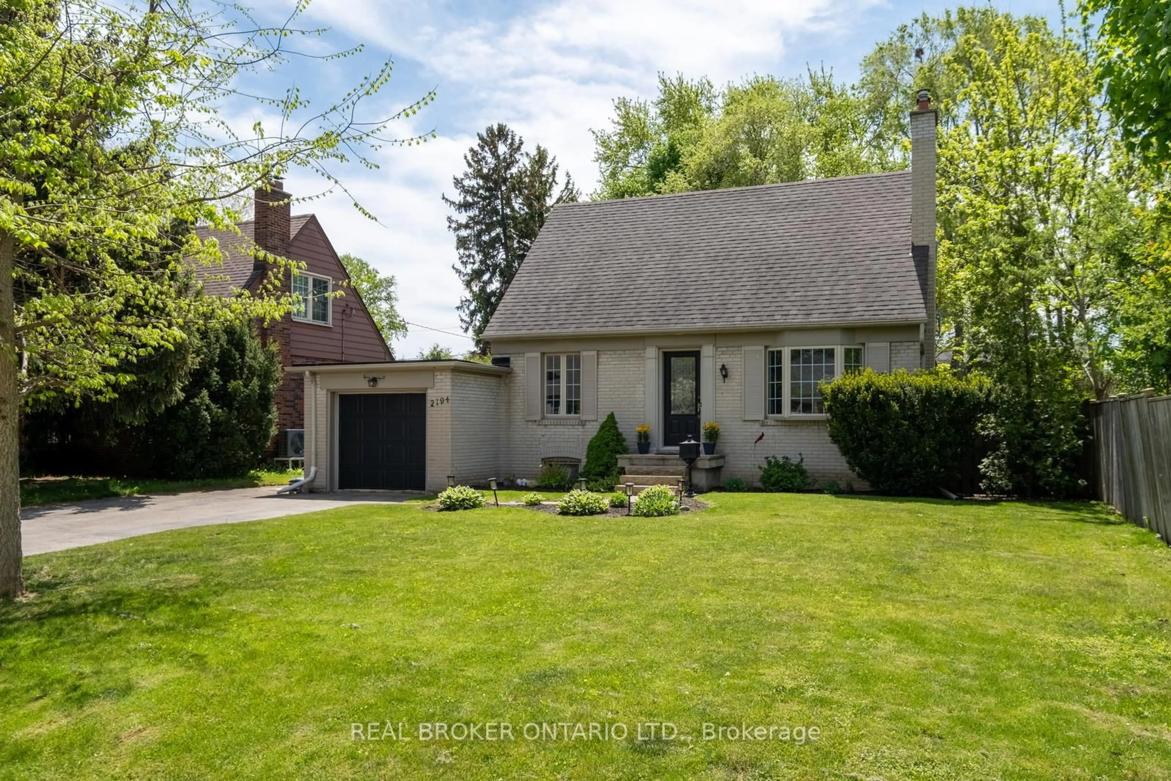 Home with brick exterior material, street for 2194 Wedgewood Rd, Mississauga Ontario L4Y 1V8