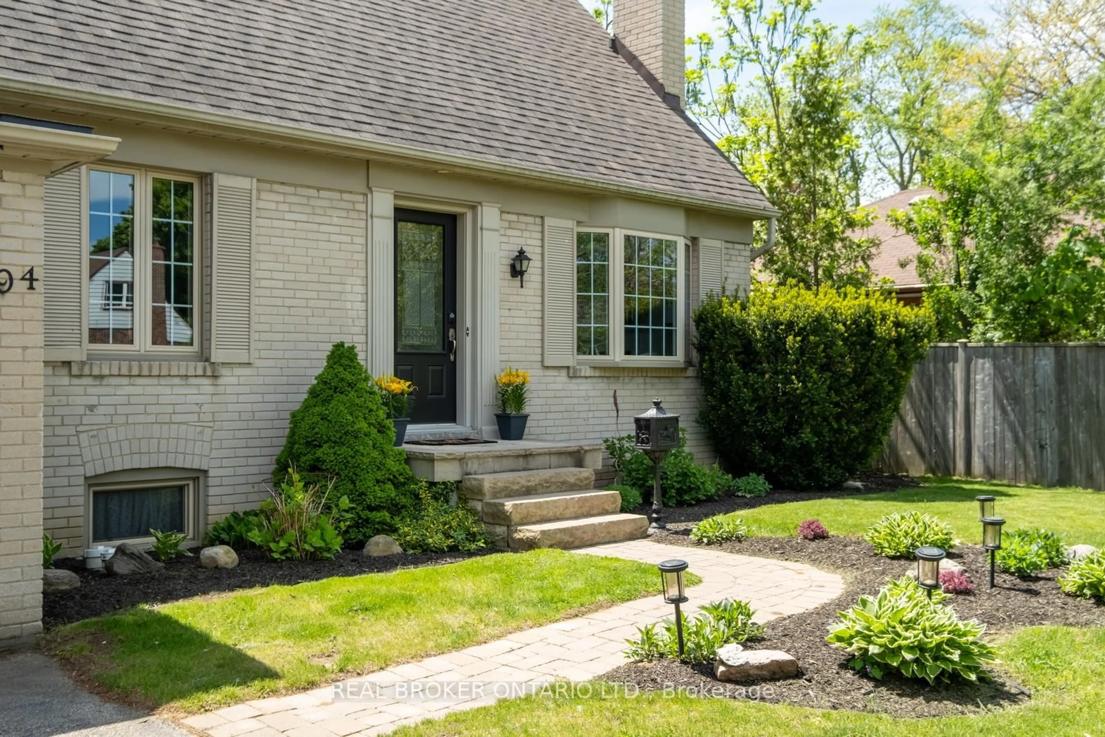 Unknown for 2194 Wedgewood Rd, Mississauga Ontario L4Y 1V8