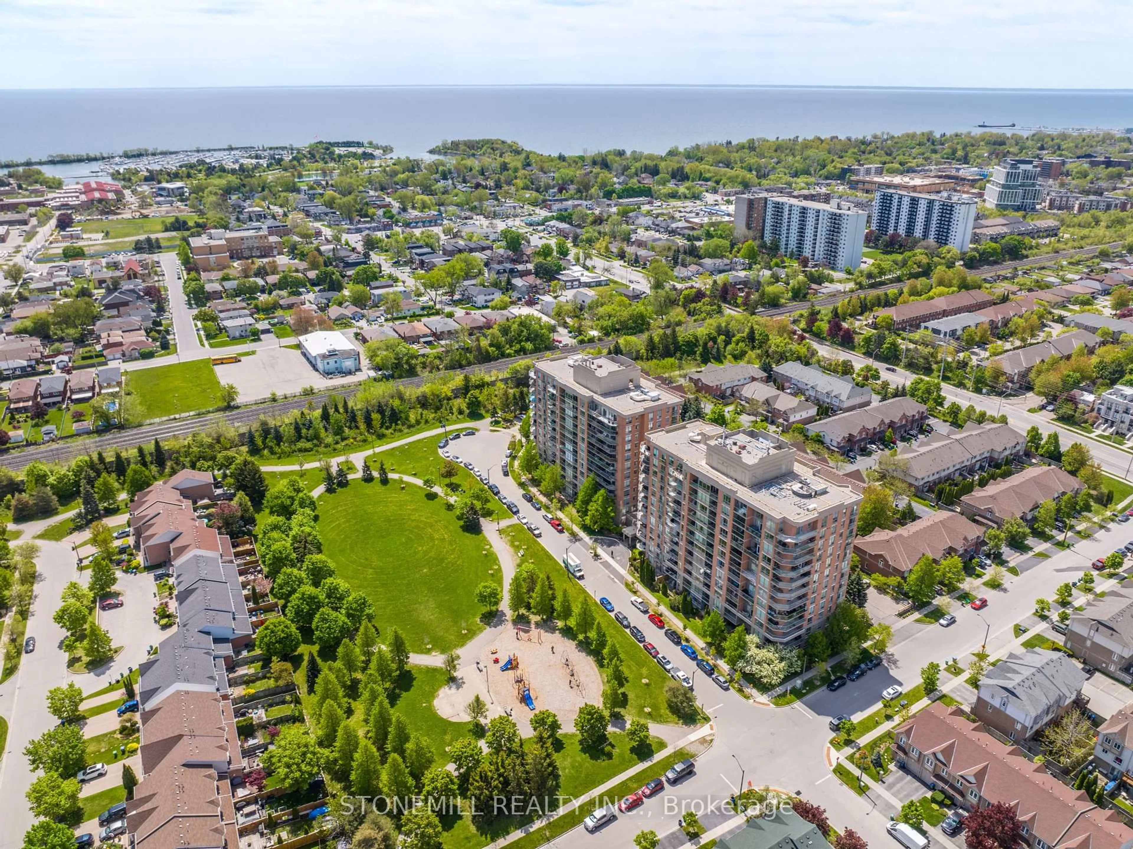 A pic from outside/outdoor area/front of a property/back of a property/a pic from drone, unknown for 1150 Parkwest Pl #1004, Mississauga Ontario L5E 3K4