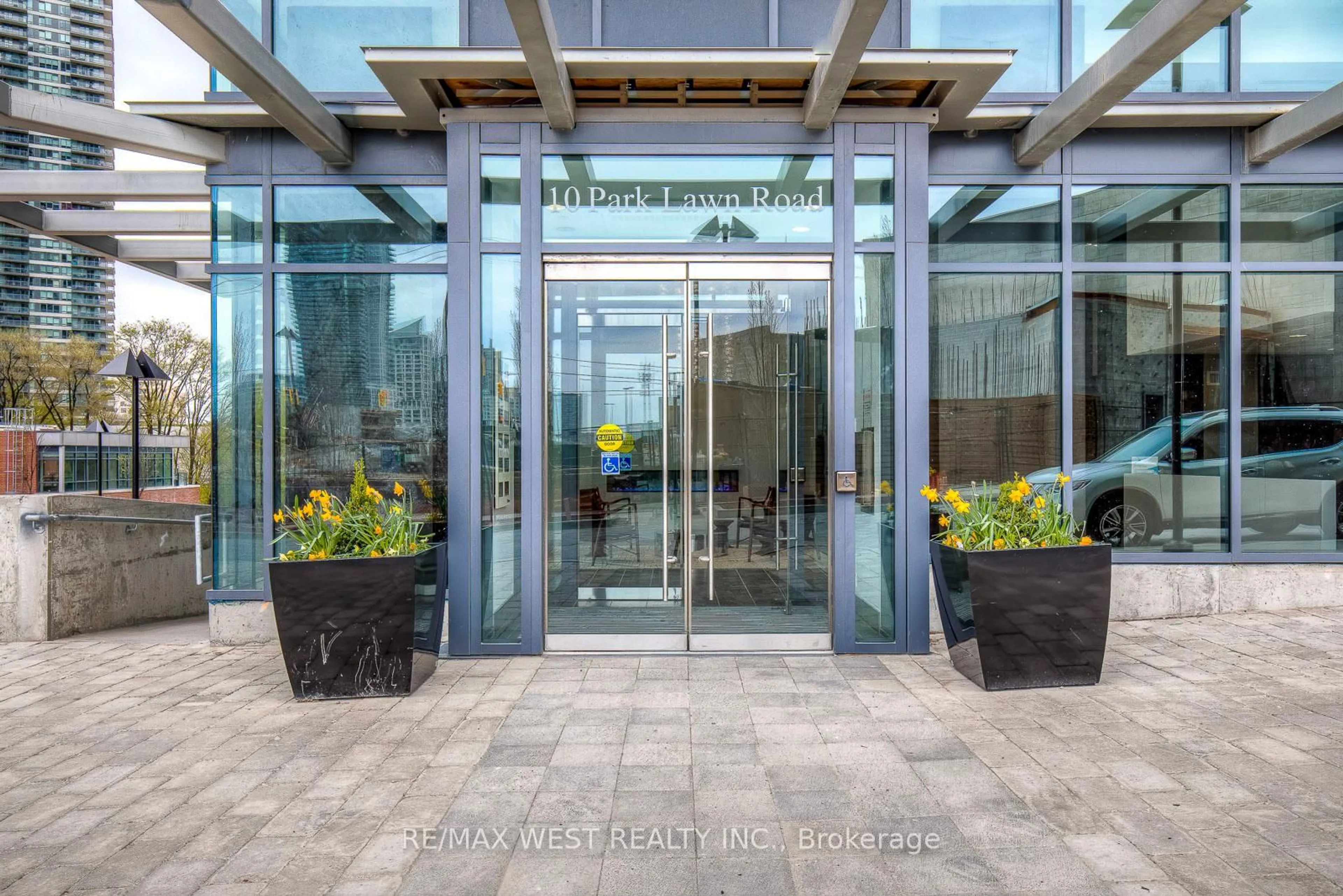 Indoor foyer for 10 Park Lawn Rd #3205, Toronto Ontario M8Y 3H8