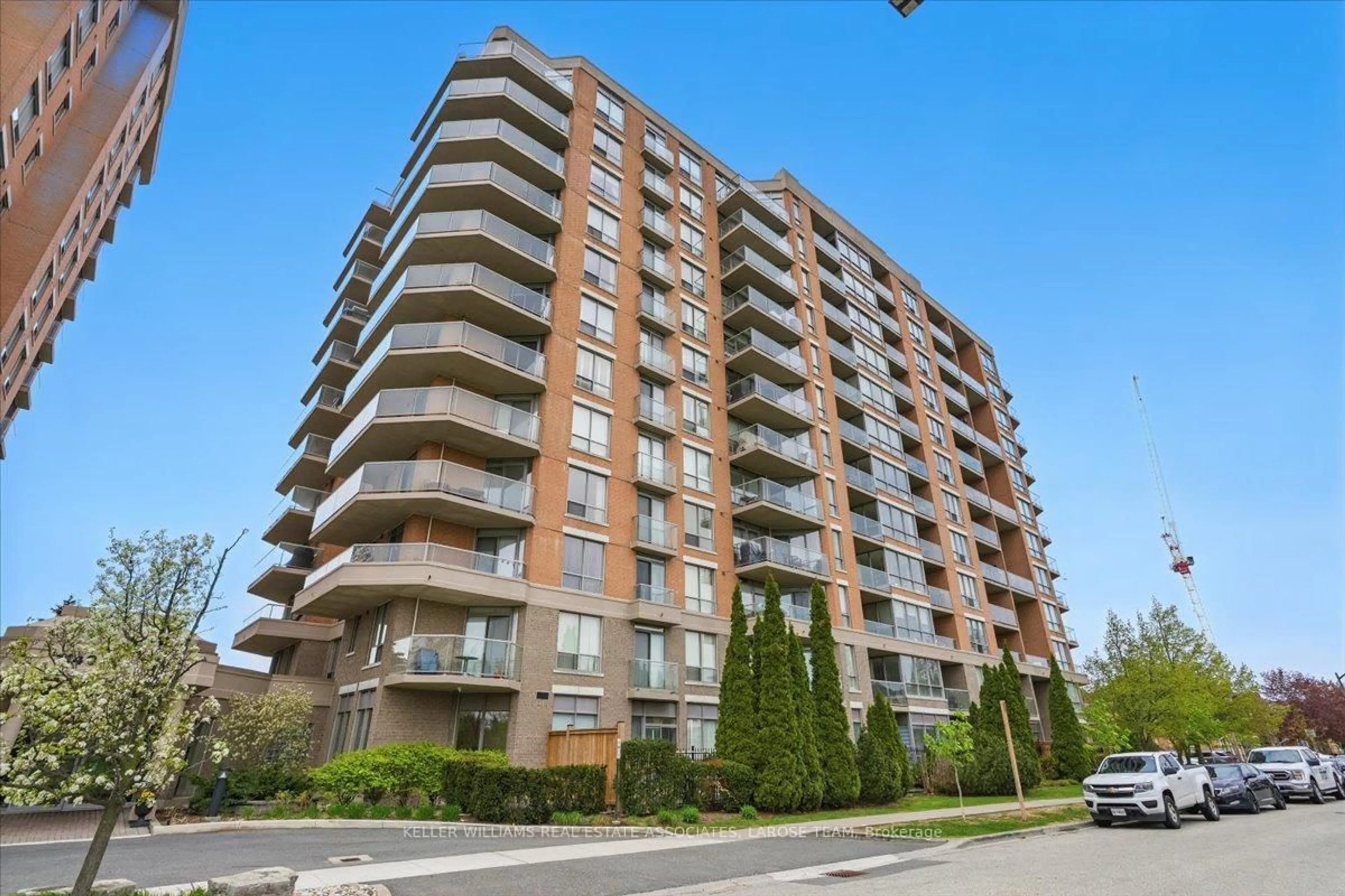 A pic from outside/outdoor area/front of a property/back of a property/a pic from drone, building for 1150 Parkwest Pl #609, Mississauga Ontario L5E 3K4