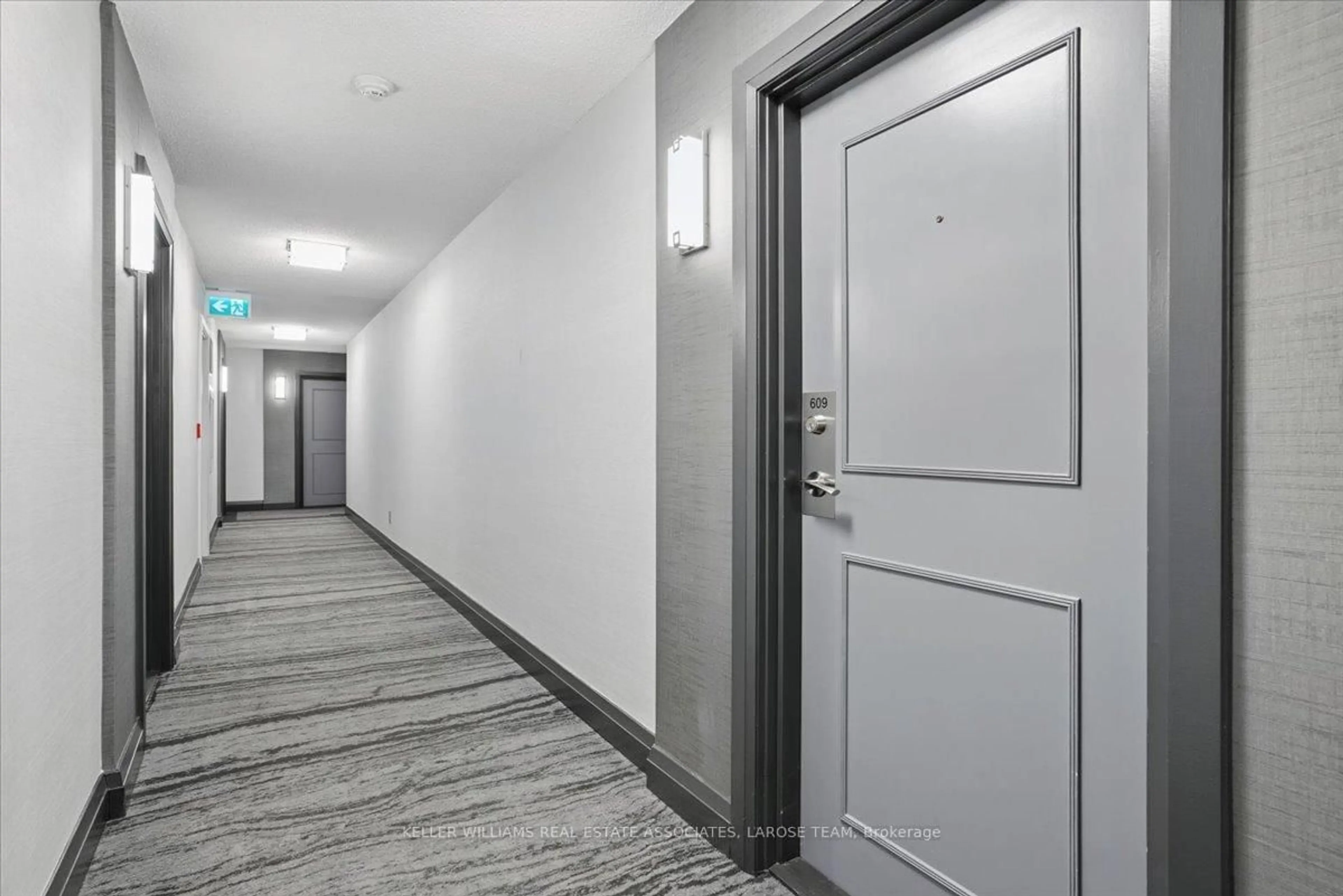 Indoor foyer for 1150 Parkwest Pl #609, Mississauga Ontario L5E 3K4