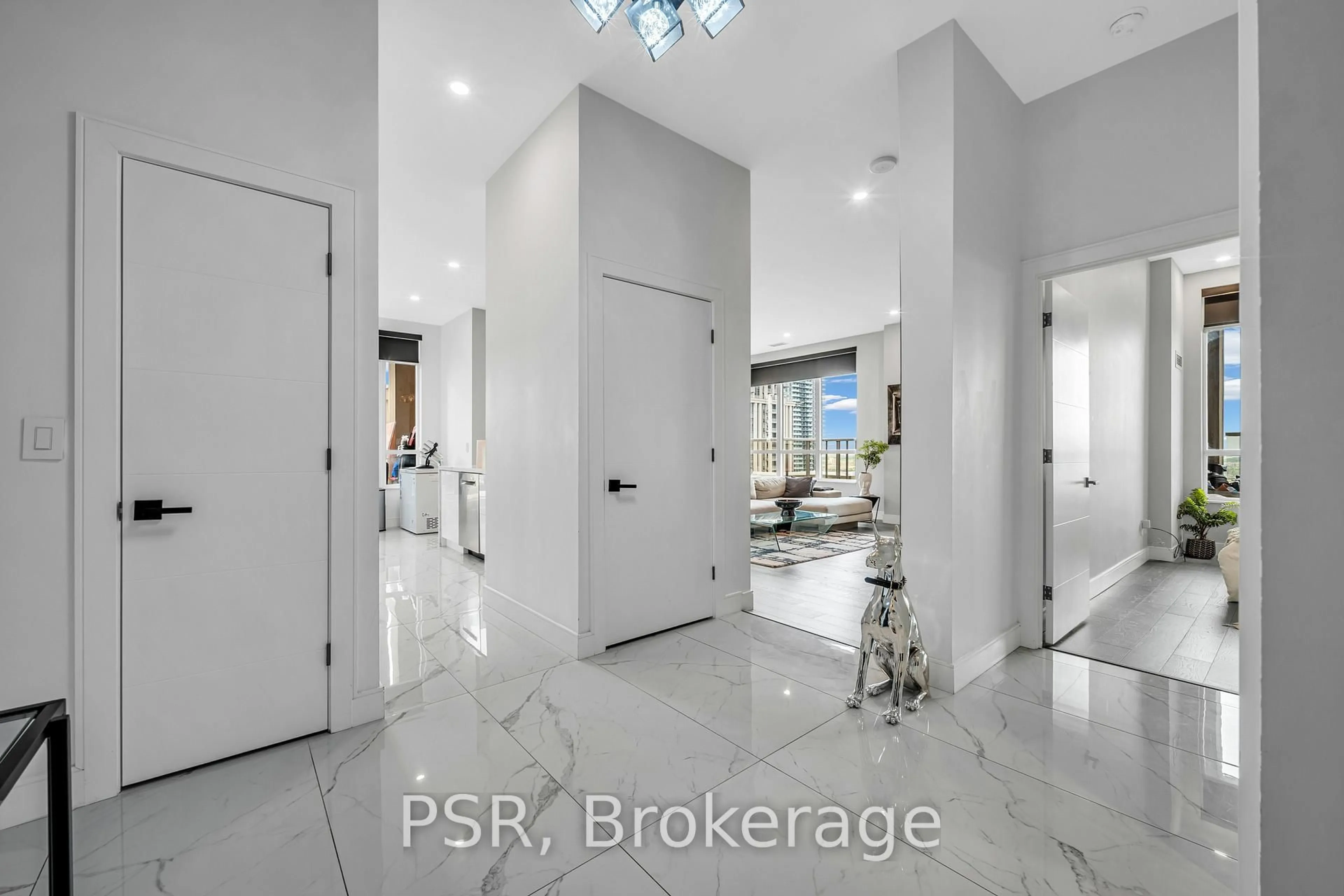 Indoor entryway for 4090 Living Arts Dr #3002, Mississauga Ontario L5B 4N3