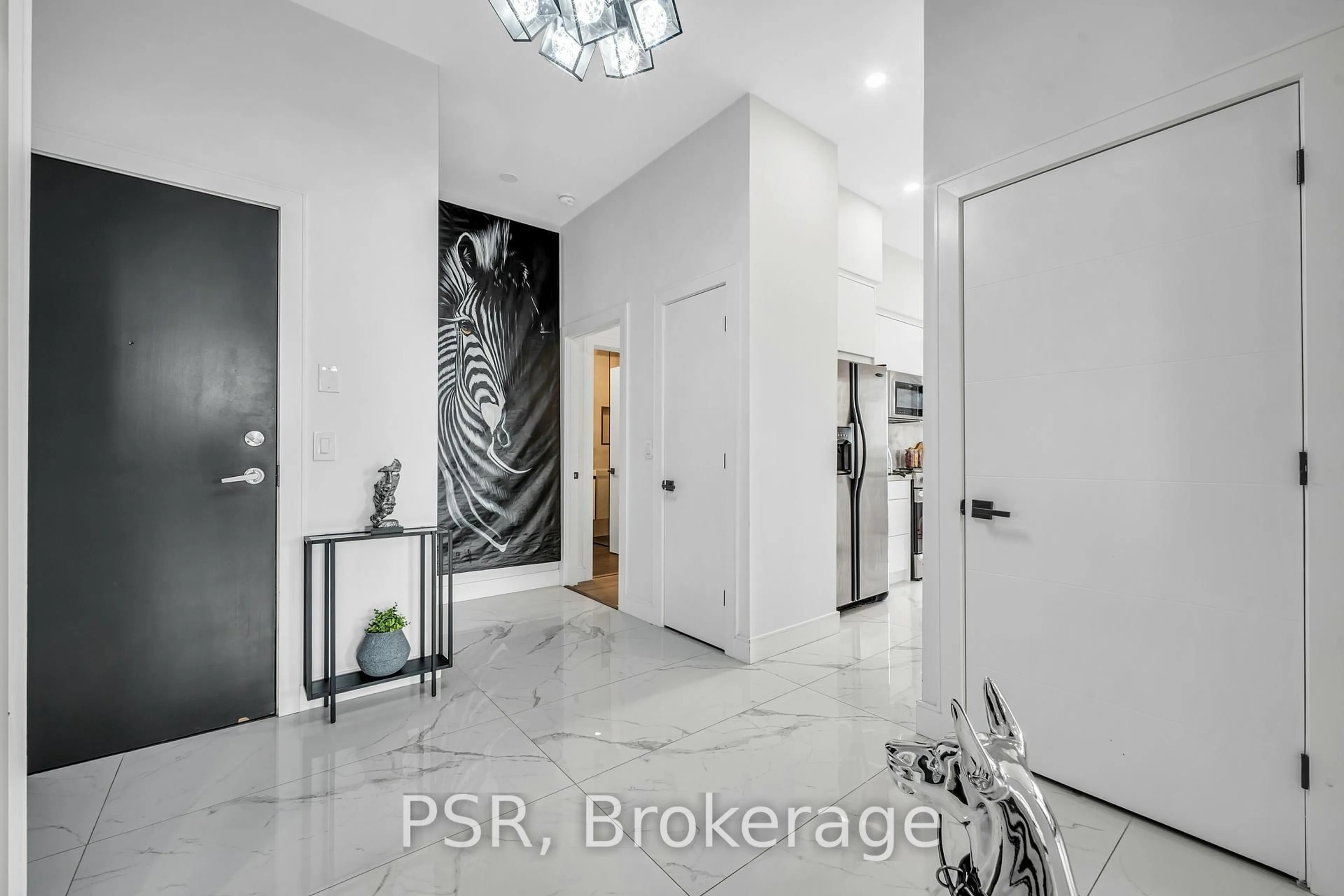Indoor entryway for 4090 Living Arts Dr #3002, Mississauga Ontario L5B 4N3