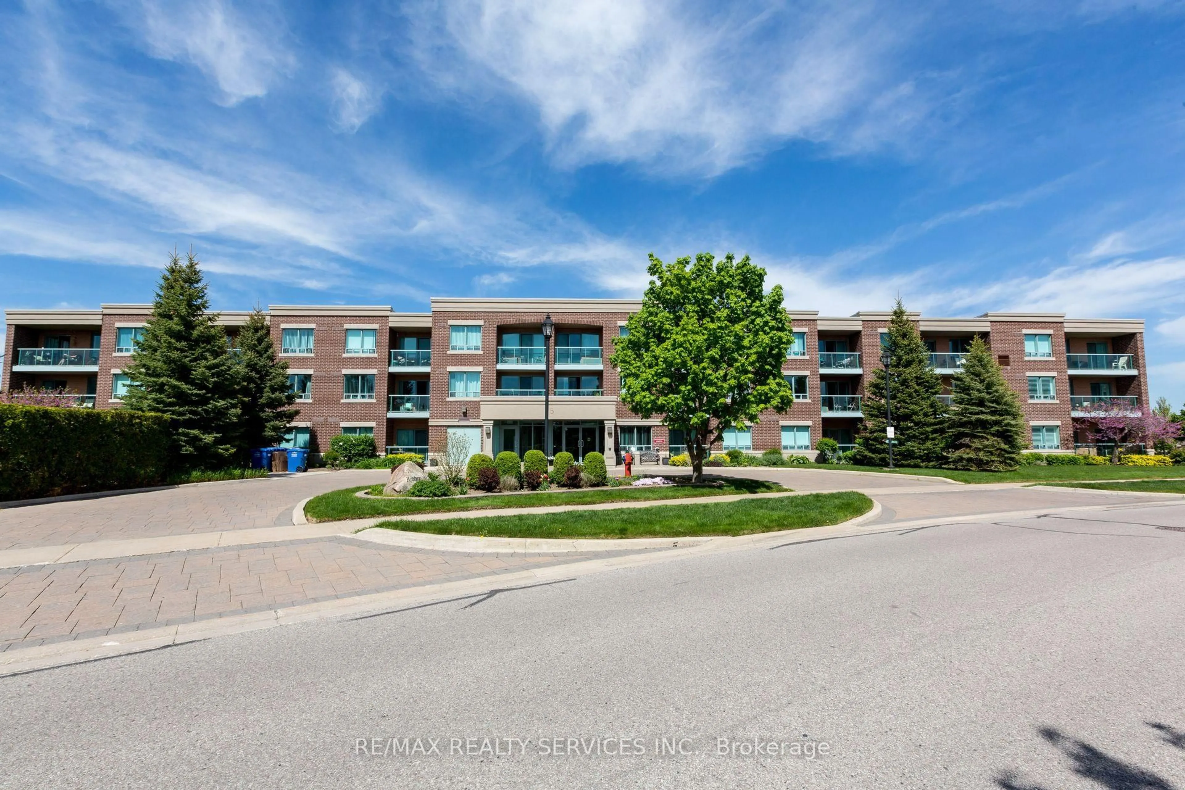A pic from outside/outdoor area/front of a property/back of a property/a pic from drone, unknown for 55 Via Rosedale N/A #213, Brampton Ontario L6R 0V1