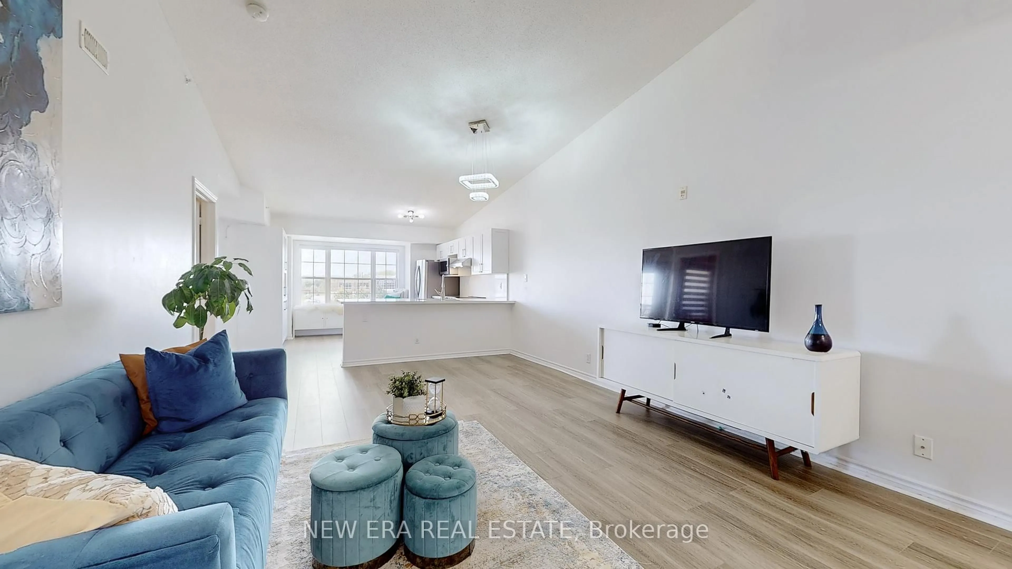 Living room with furniture, unknown for 2085 Appleby Line #411, Burlington Ontario L7L 7H4
