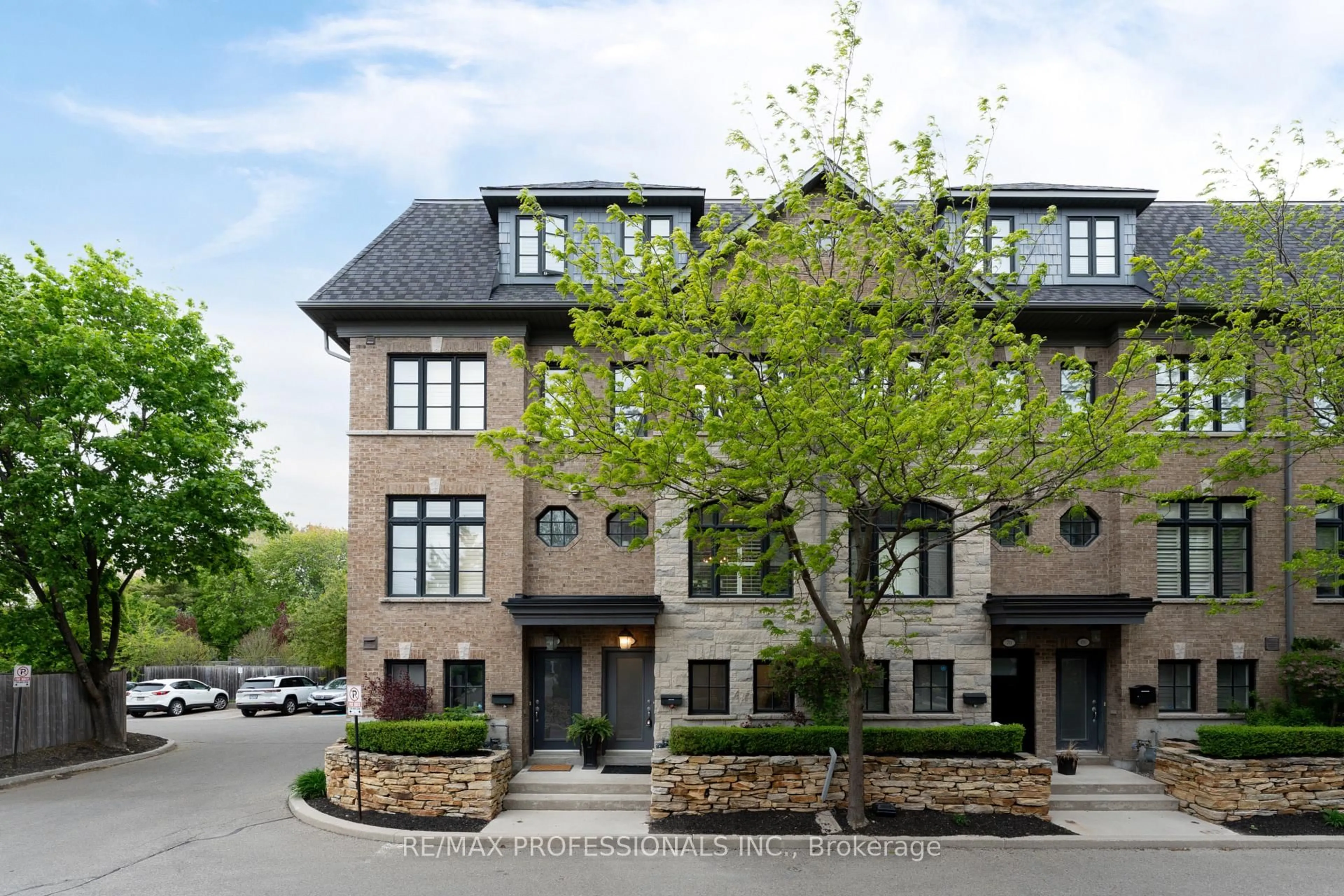 Home with brick exterior material, street for 72 Lobo Mews, Toronto Ontario M8Z 0B1