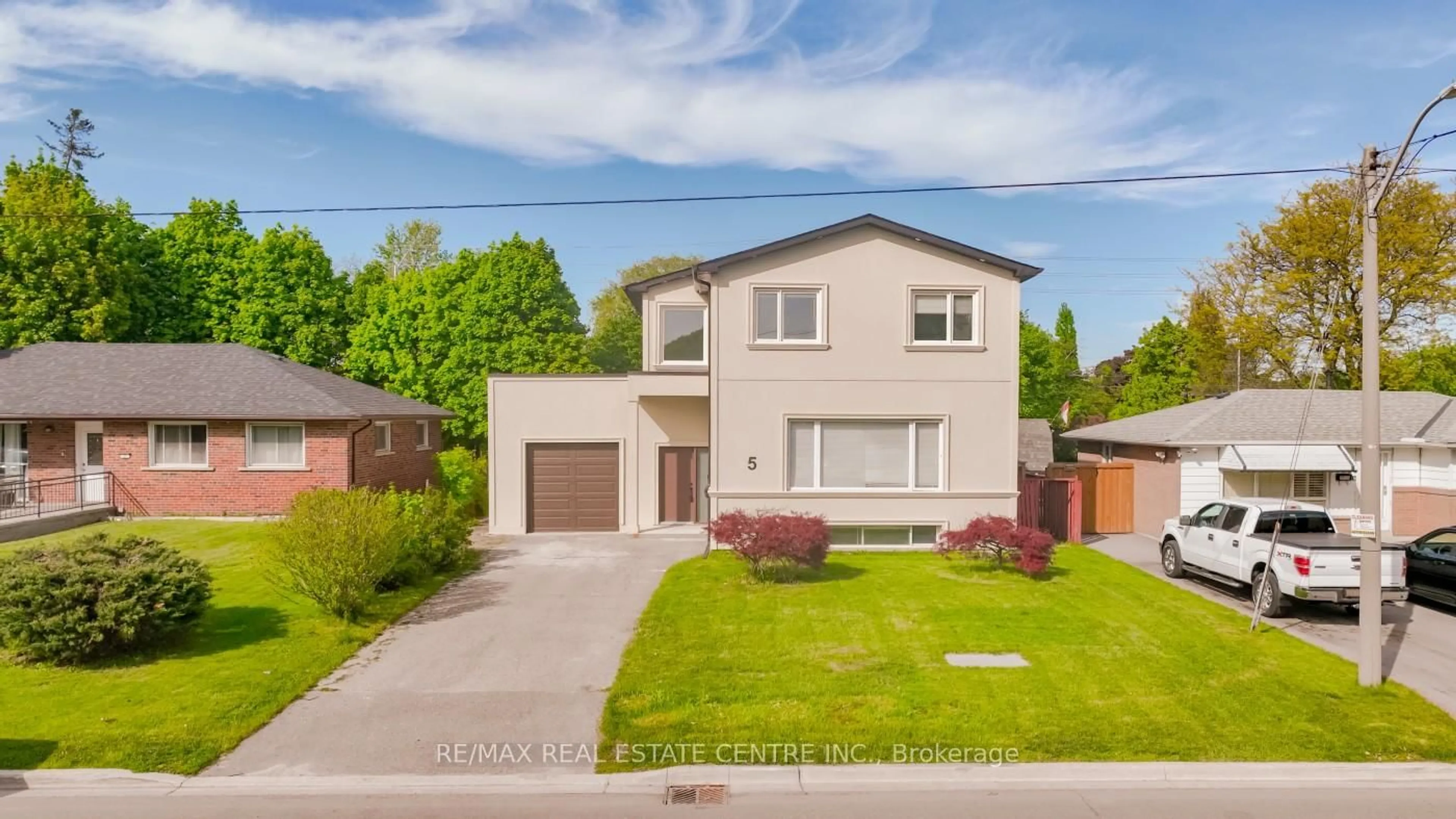 Home with brick exterior material, street for 5 Autumn Blvd, Brampton Ontario L6T 2V3