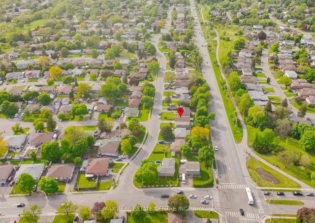 Primary image of 5 Autumn Blvd