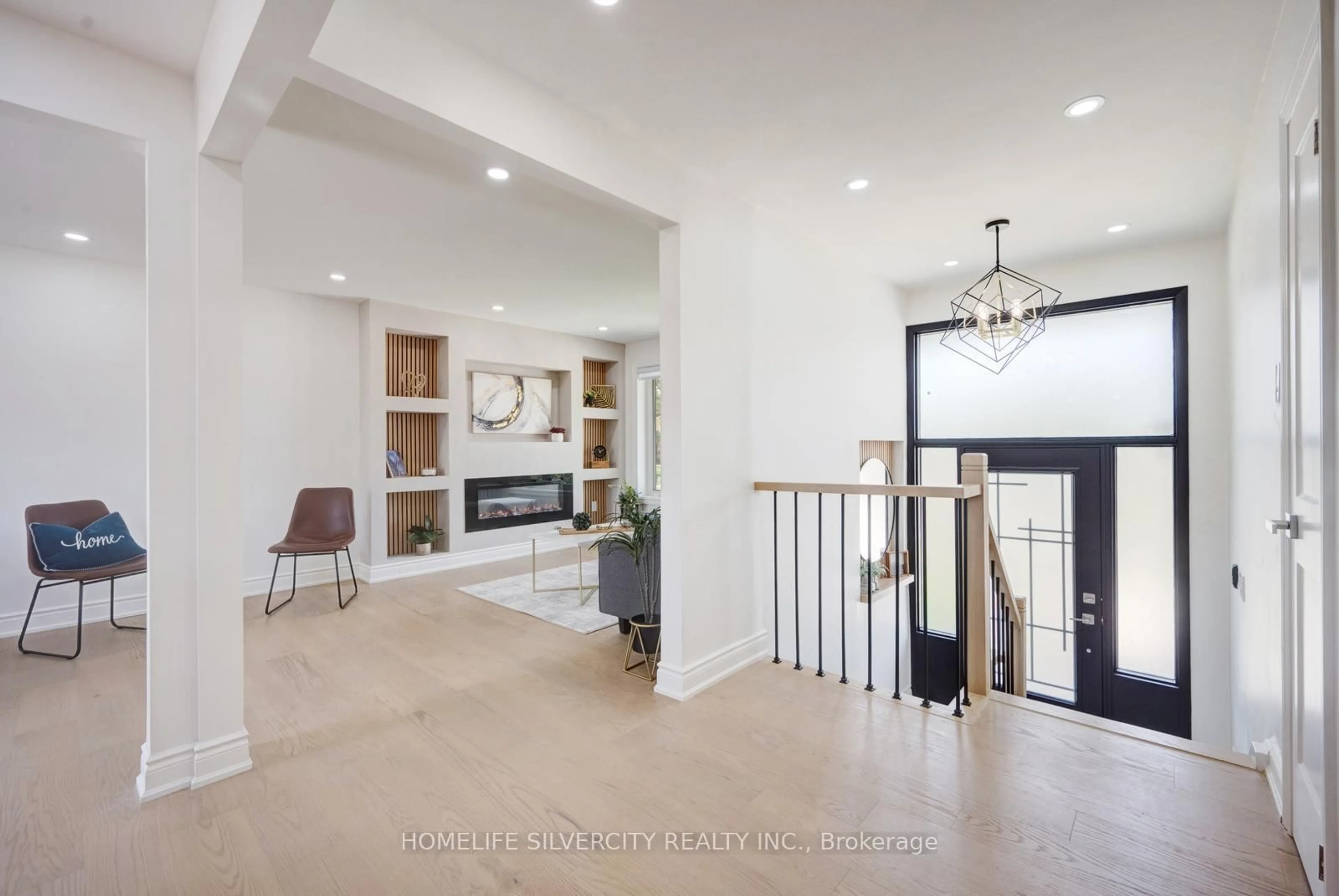Indoor entryway for 7308 Redstone Rd, Mississauga Ontario L4T 2A9