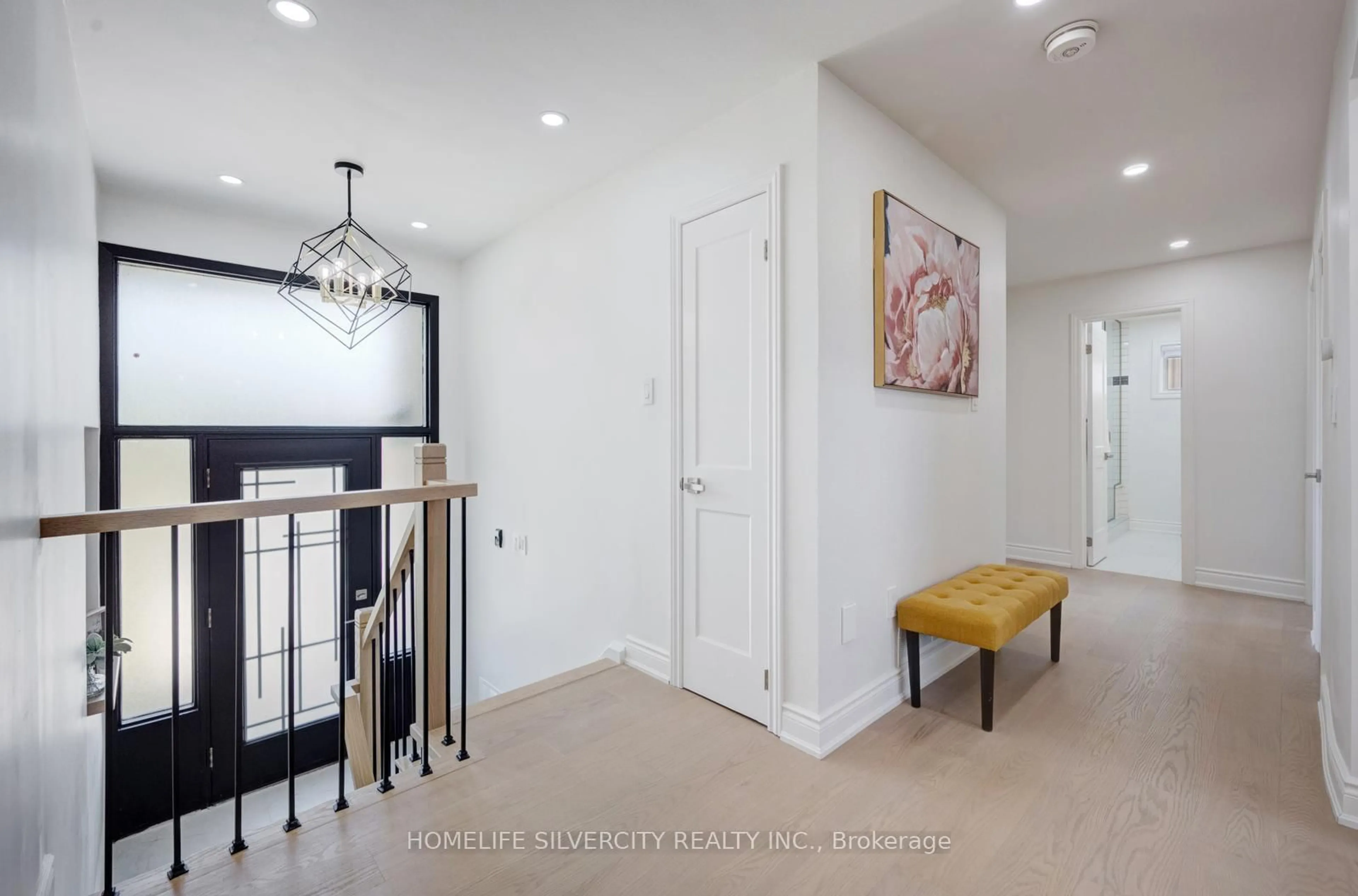 Indoor entryway for 7308 Redstone Rd, Mississauga Ontario L4T 2A9