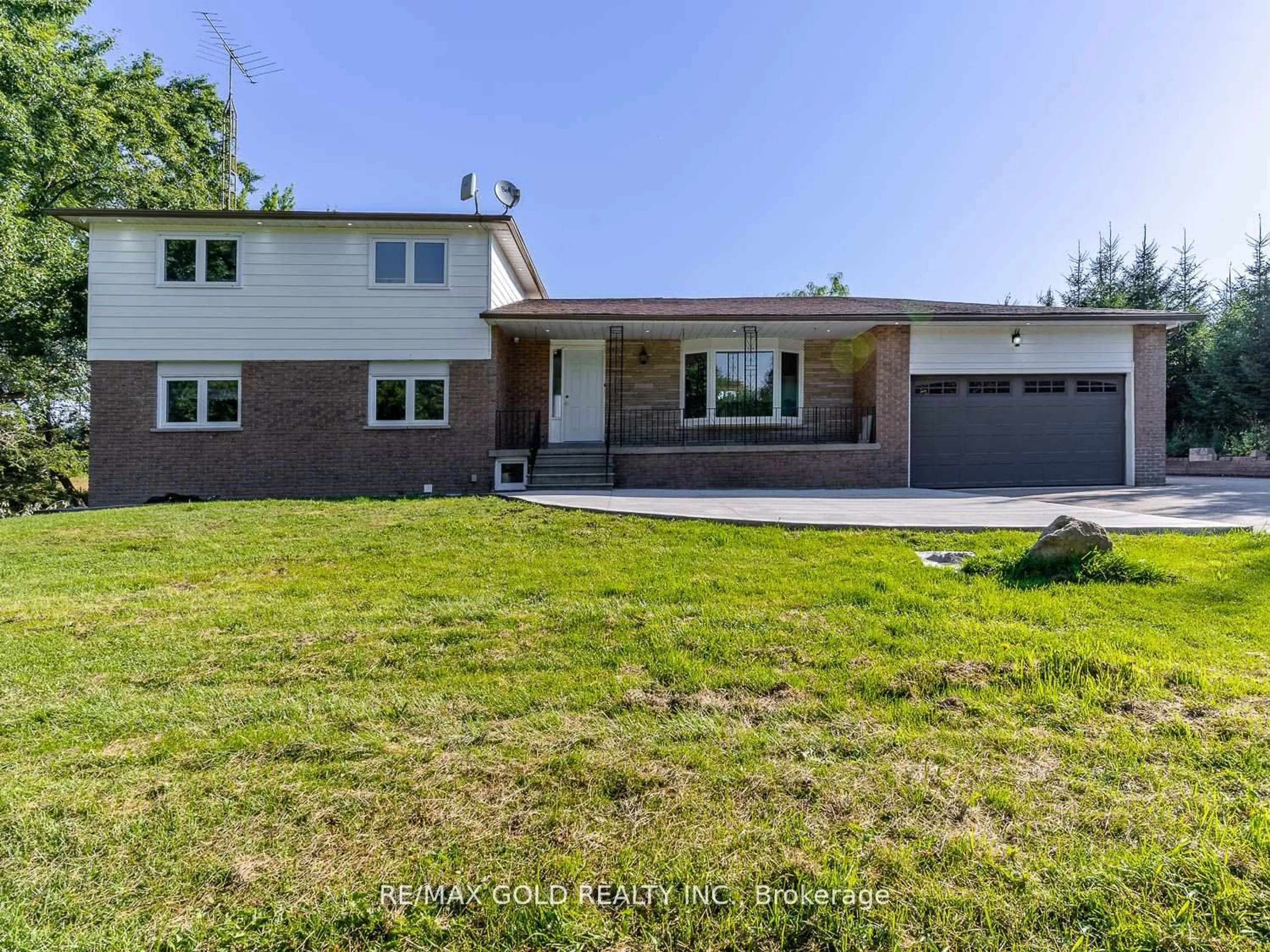 A pic from outside/outdoor area/front of a property/back of a property/a pic from drone, street for 19139 Heart Lake Rd, Caledon Ontario L7K 2A6