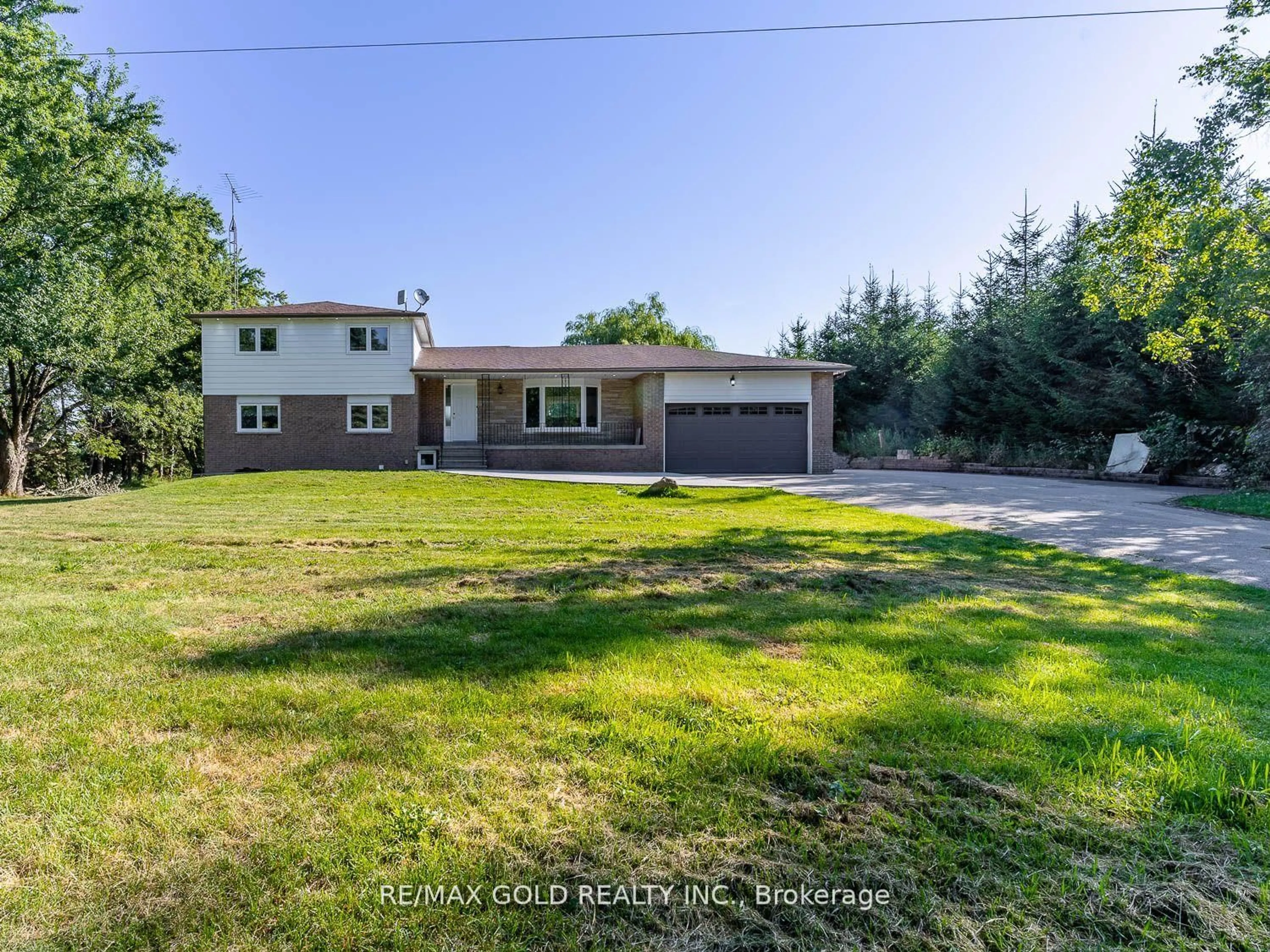 A pic from outside/outdoor area/front of a property/back of a property/a pic from drone, street for 19139 Heart Lake Rd, Caledon Ontario L7K 2A6