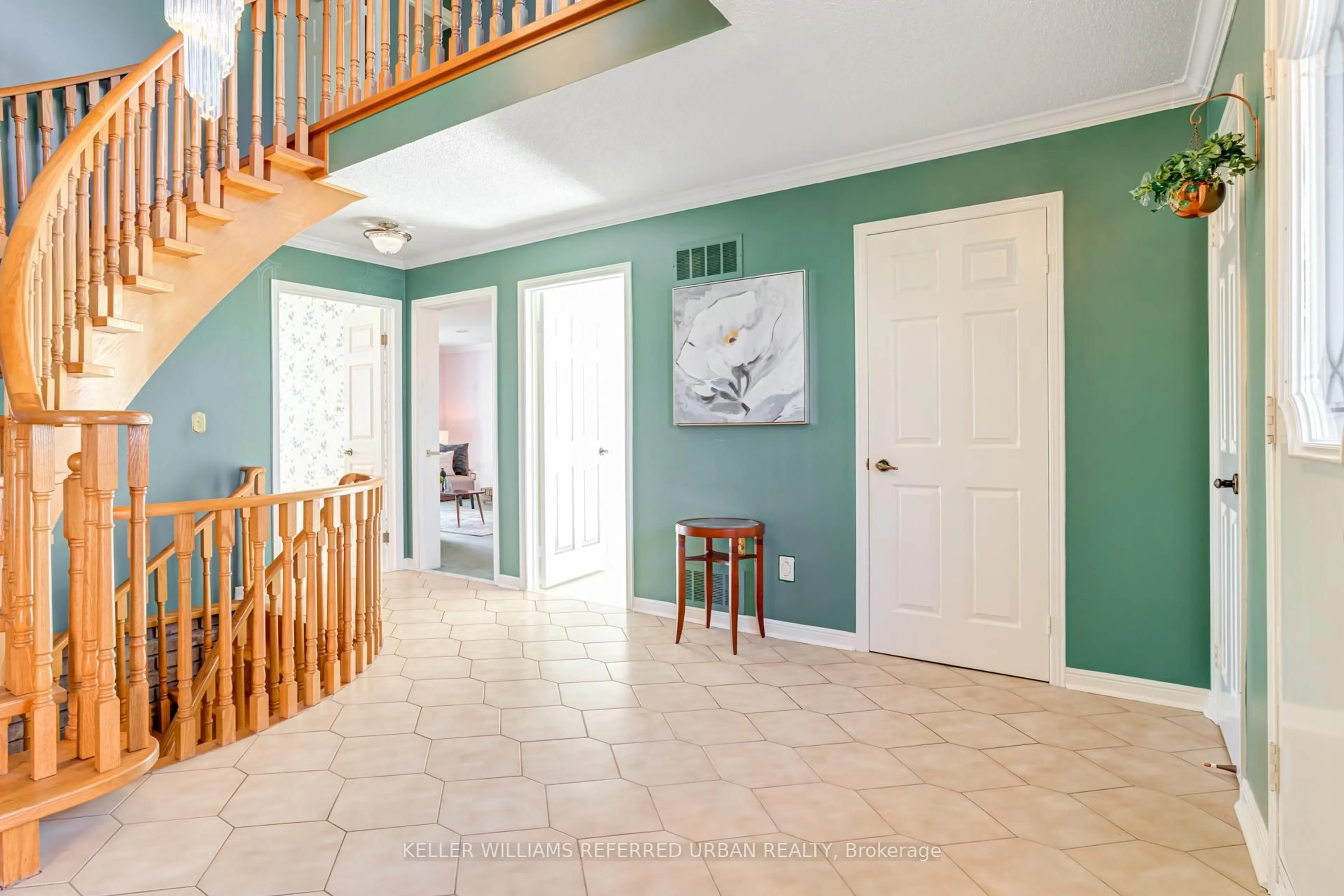 Indoor entryway for 4175 Tall Pine Crt, Mississauga Ontario L5C 3S7