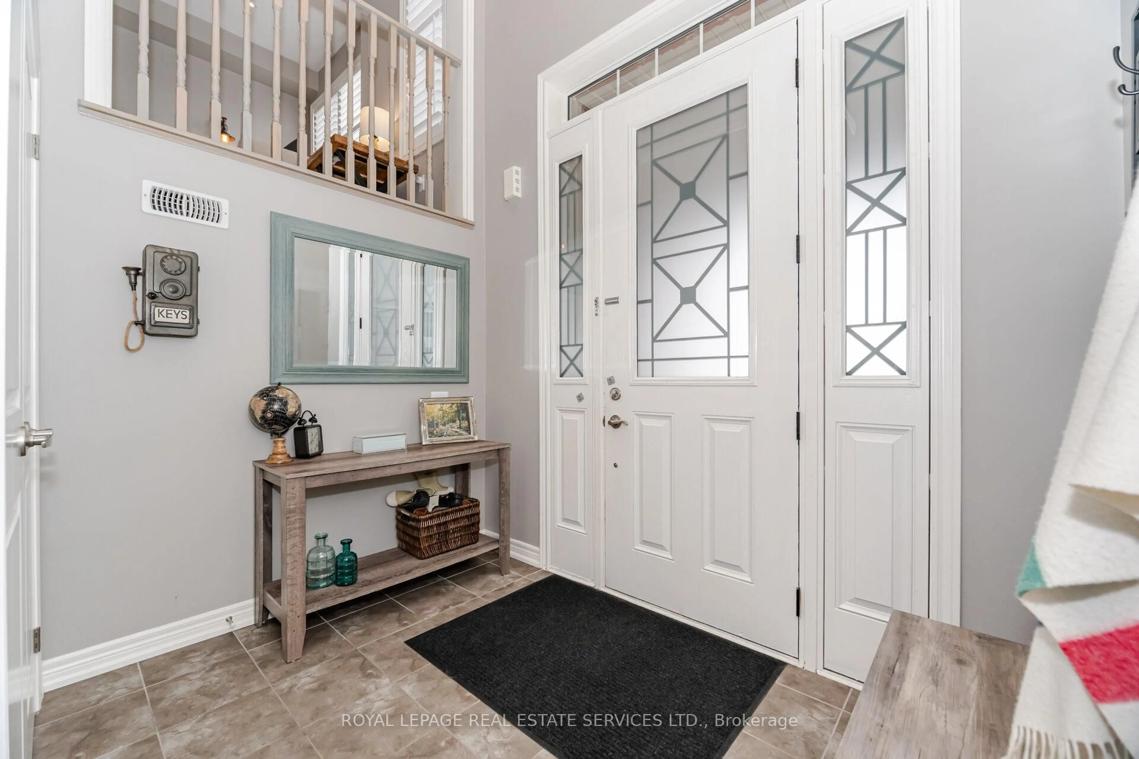 Indoor entryway for 38 Meadowcreek Rd, Caledon Ontario L7C 4A1