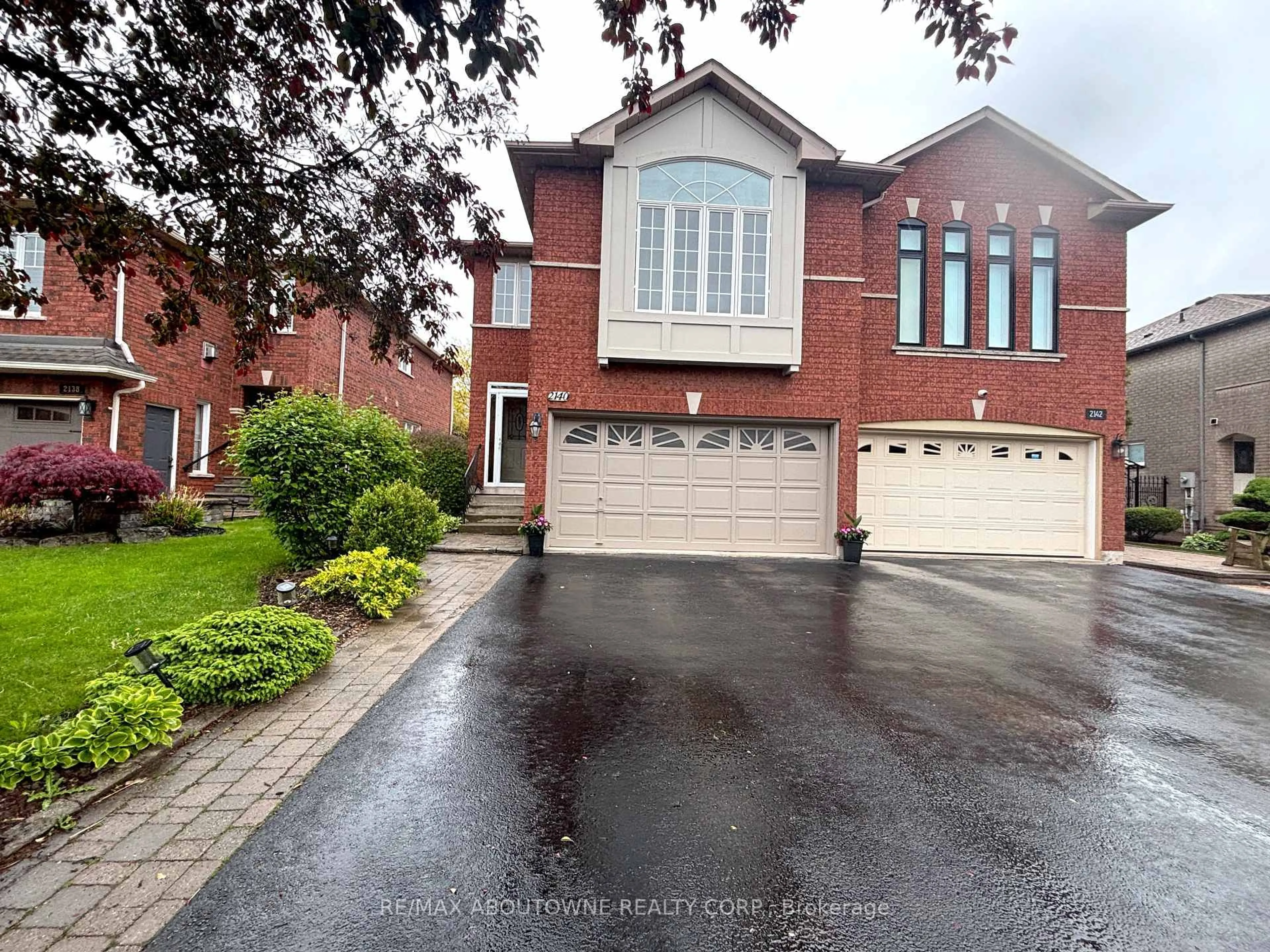 Home with brick exterior material, street for 2140 GLENHAMPTON Rd, Oakville Ontario L6M 3X1