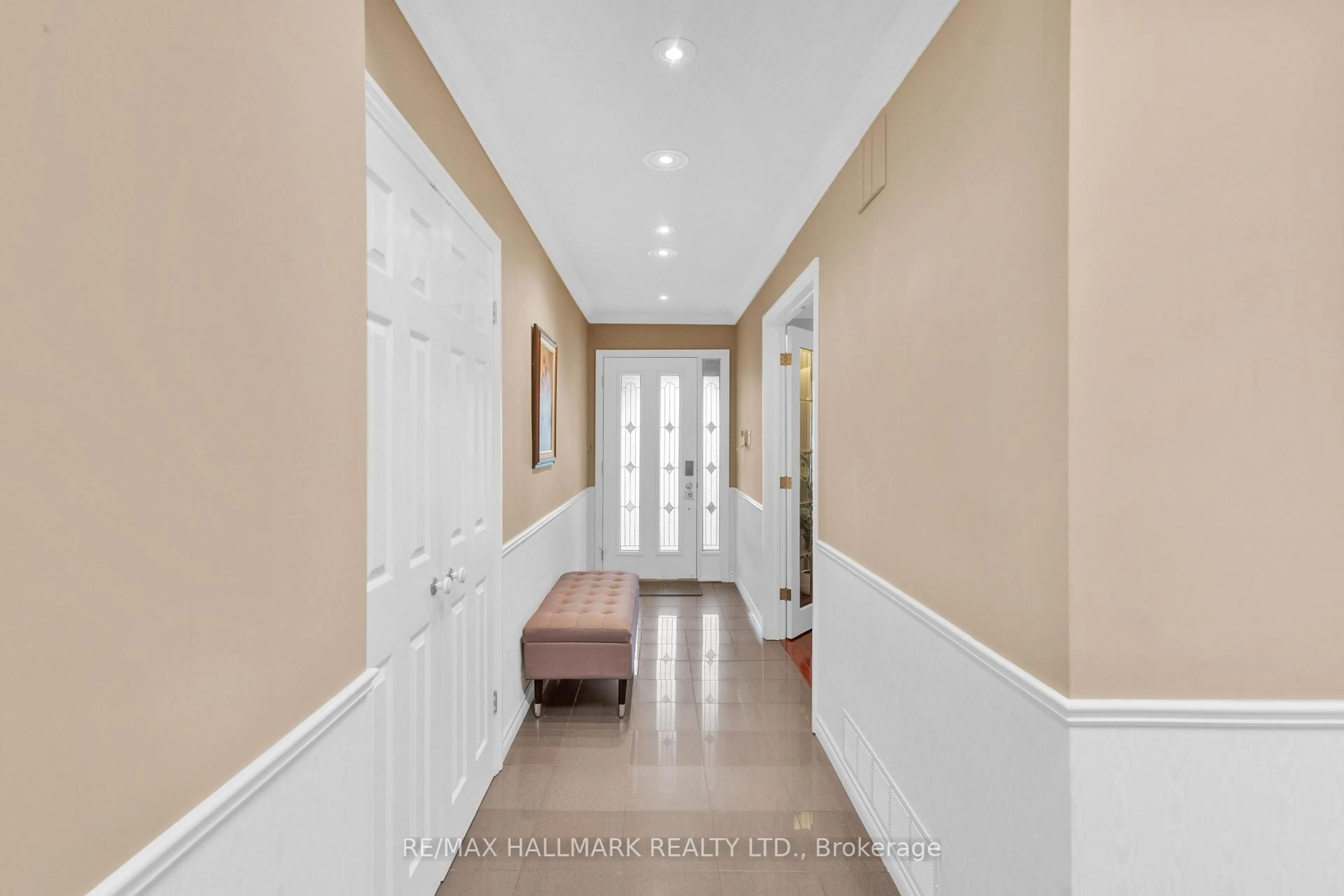 Indoor entryway for 4125 Twine Cres, Mississauga Ontario L4Z 1E4