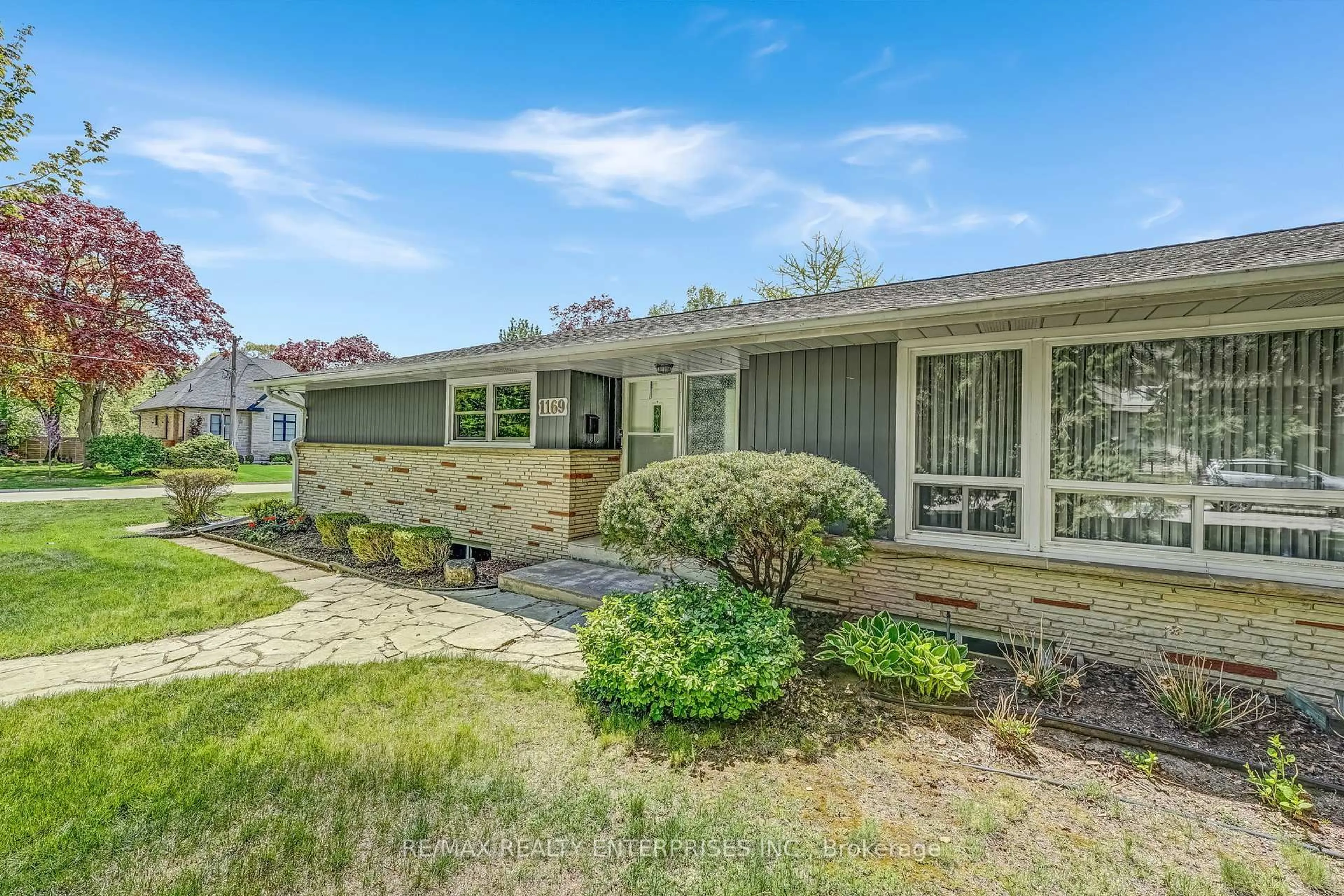 Home with vinyl exterior material, unknown for 1169 Wildfield Cres, Mississauga Ontario L5H 3C3