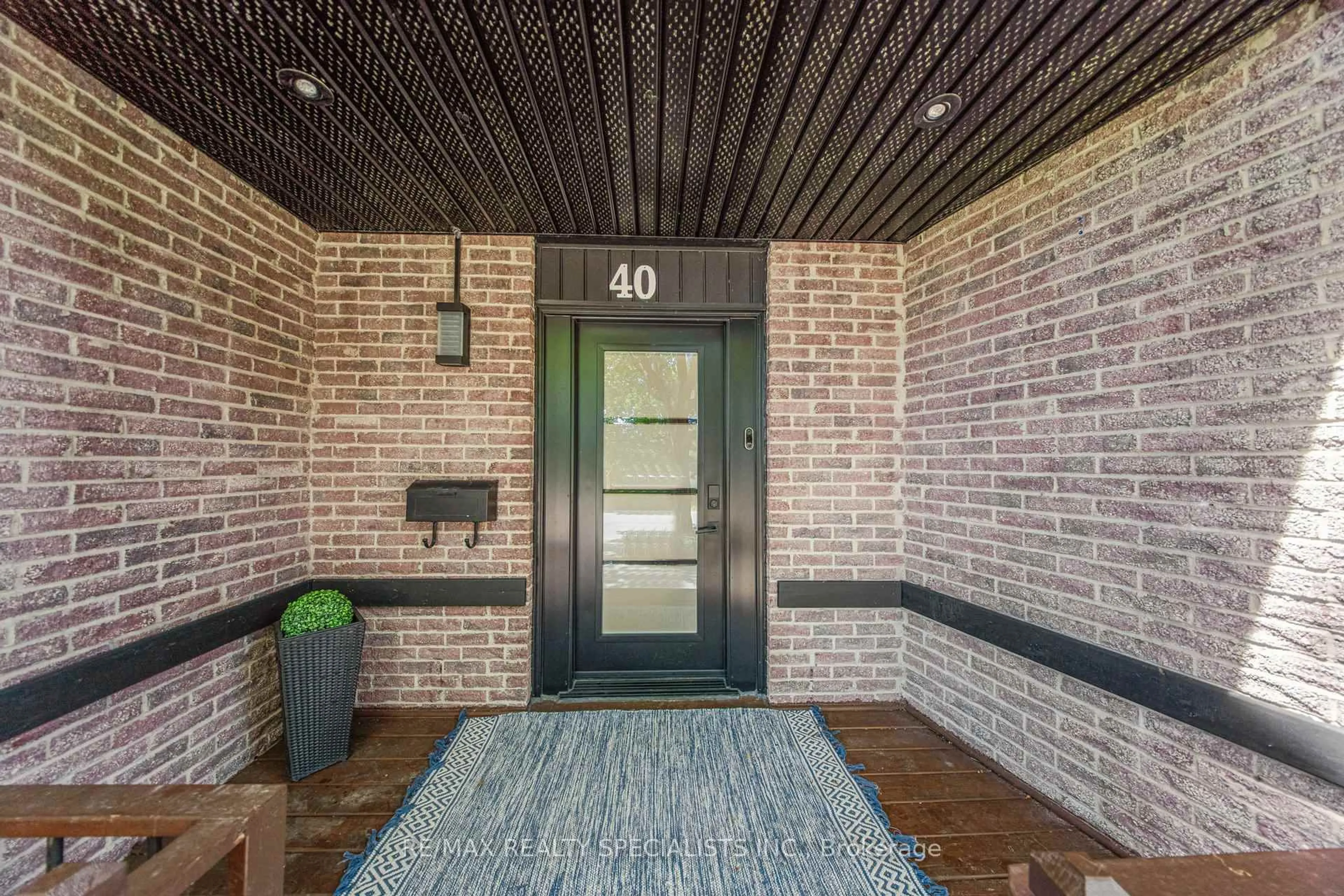 Indoor entryway for 2035 Asta Dr #40, Mississauga Ontario L5A 3Y2