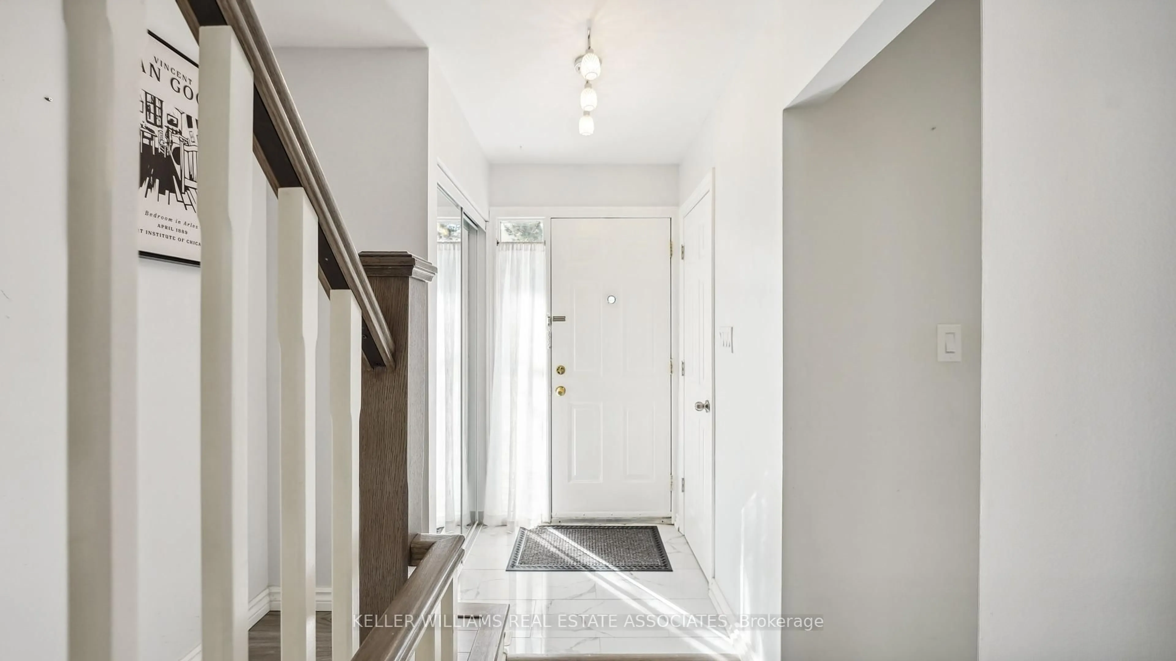 Indoor entryway for 6855 Glen Erin Dr #20, Mississauga Ontario L5N 1P6