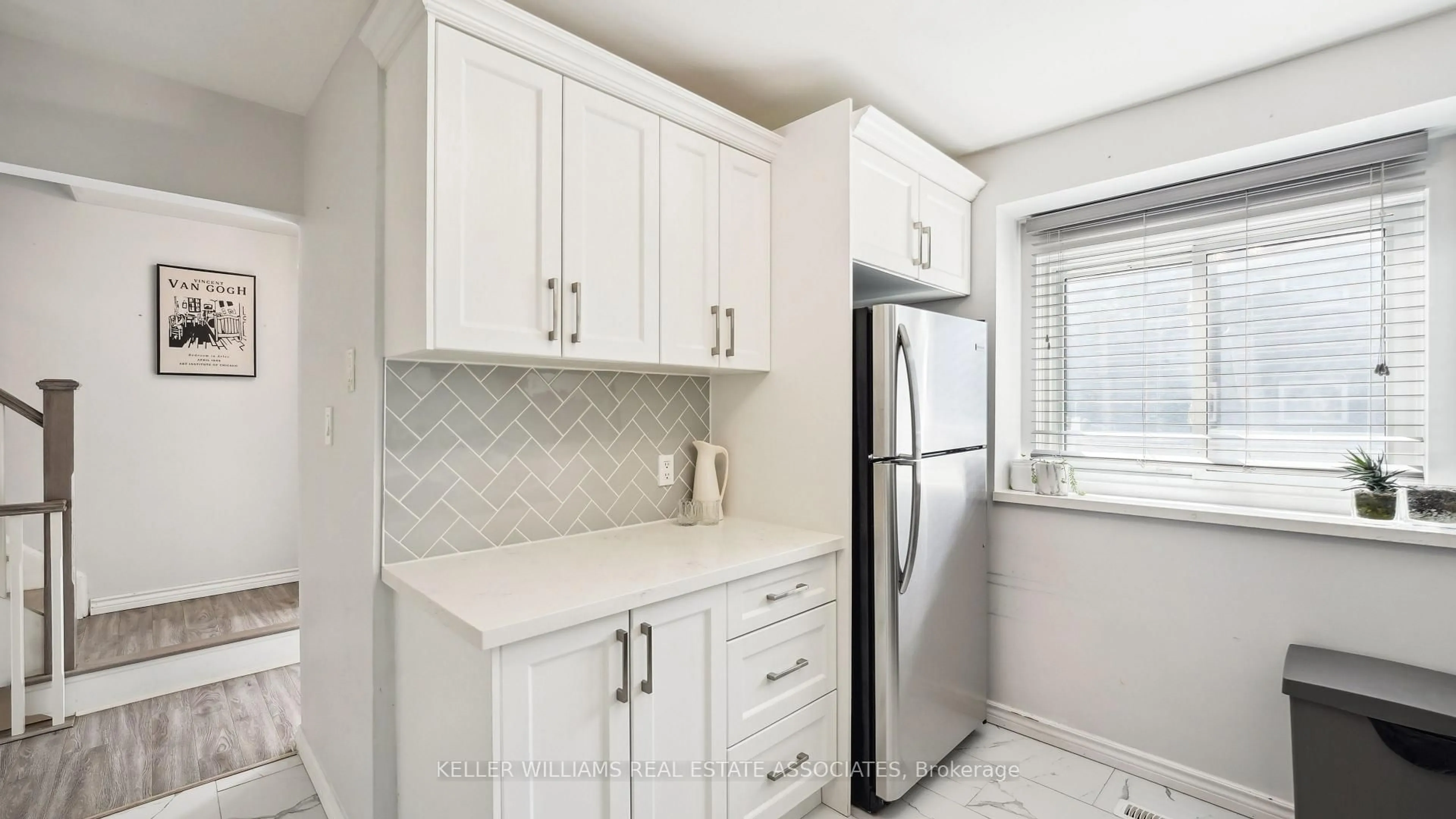 Standard kitchen, ceramic/tile floor for 6855 Glen Erin Dr #20, Mississauga Ontario L5N 1P6